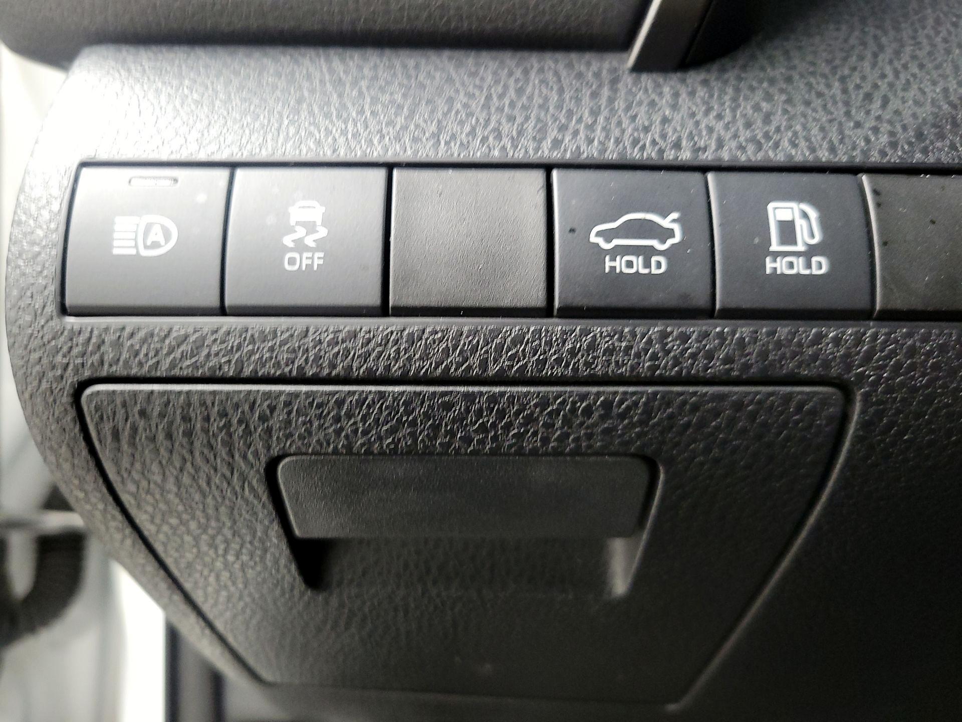 Thumbnail: 2019 Toyota Camry - 13