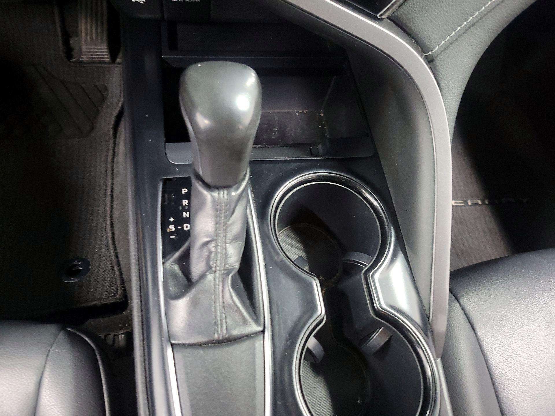 Thumbnail: 2019 Toyota Camry - 17