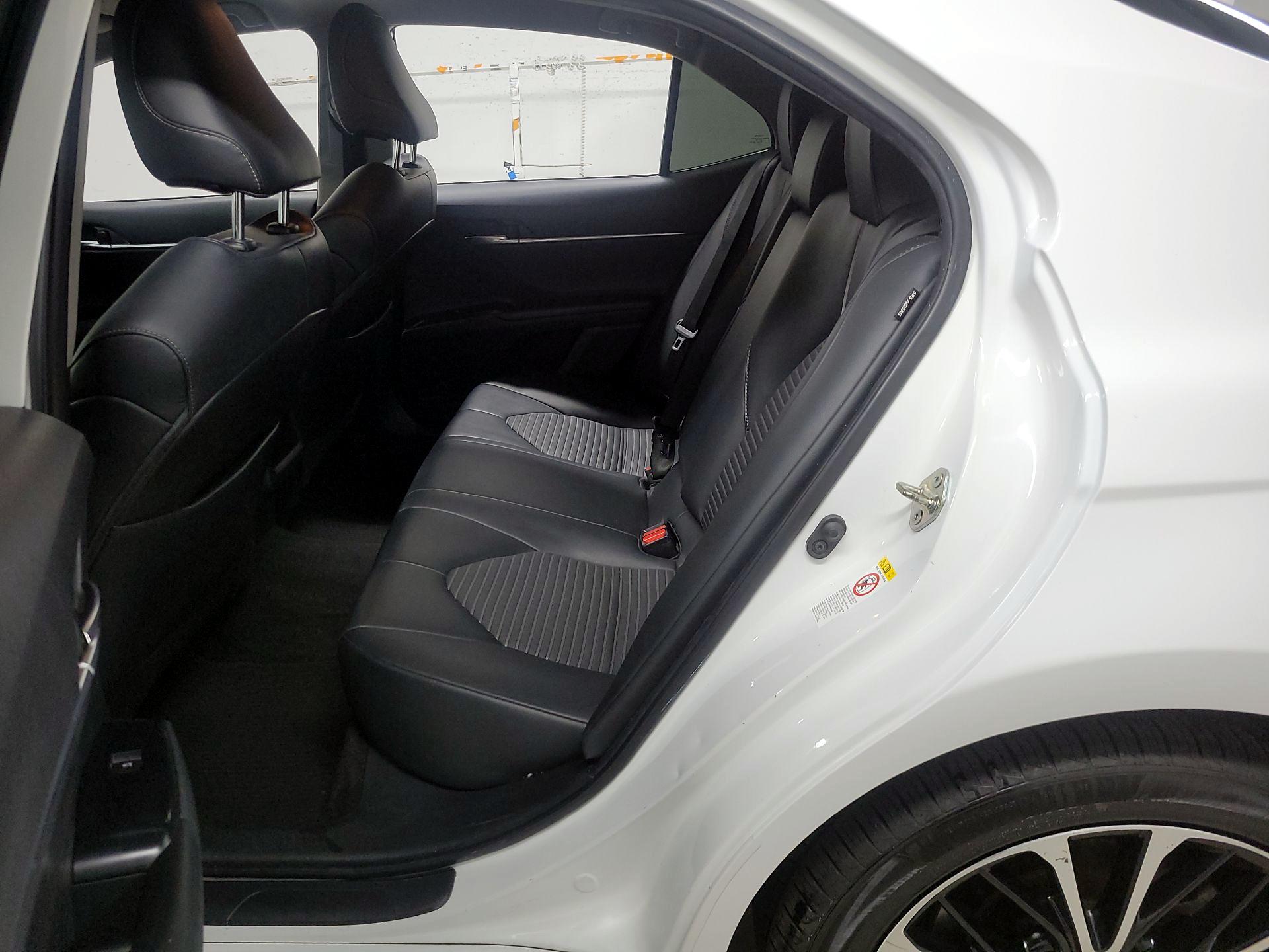 Thumbnail: 2019 Toyota Camry - 18