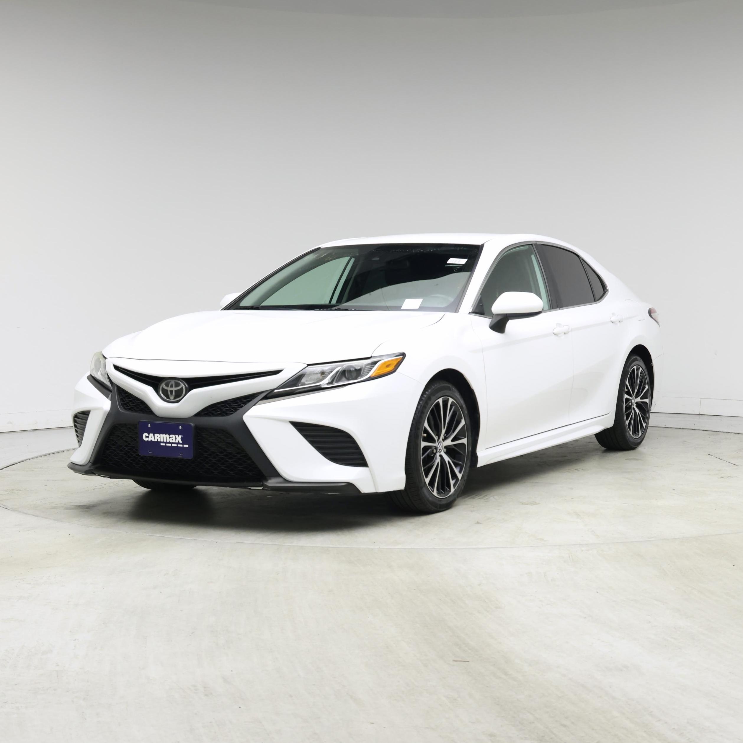 Thumbnail: 2019 Toyota Camry - 4