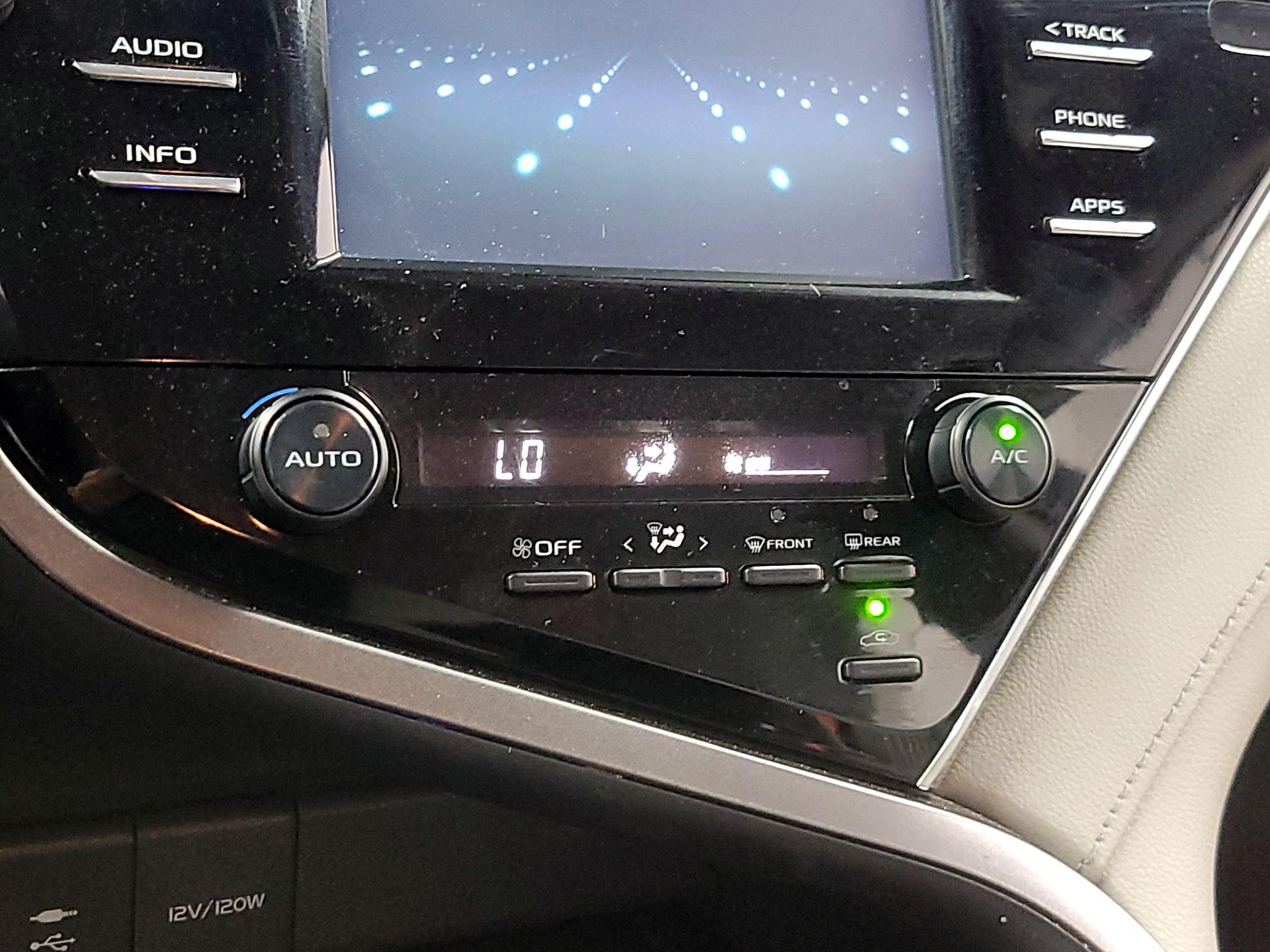 Thumbnail: 2018 Toyota Camry - 15