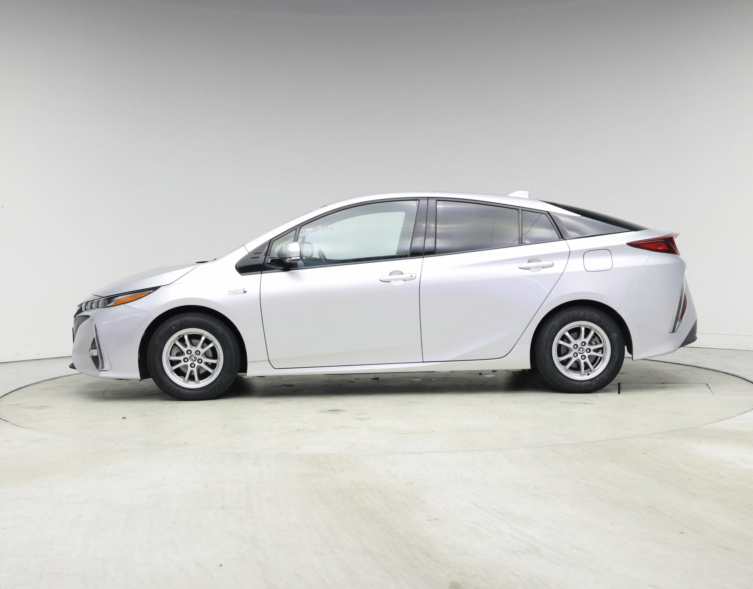 Thumbnail: 2017 Toyota Prius Prime - 3