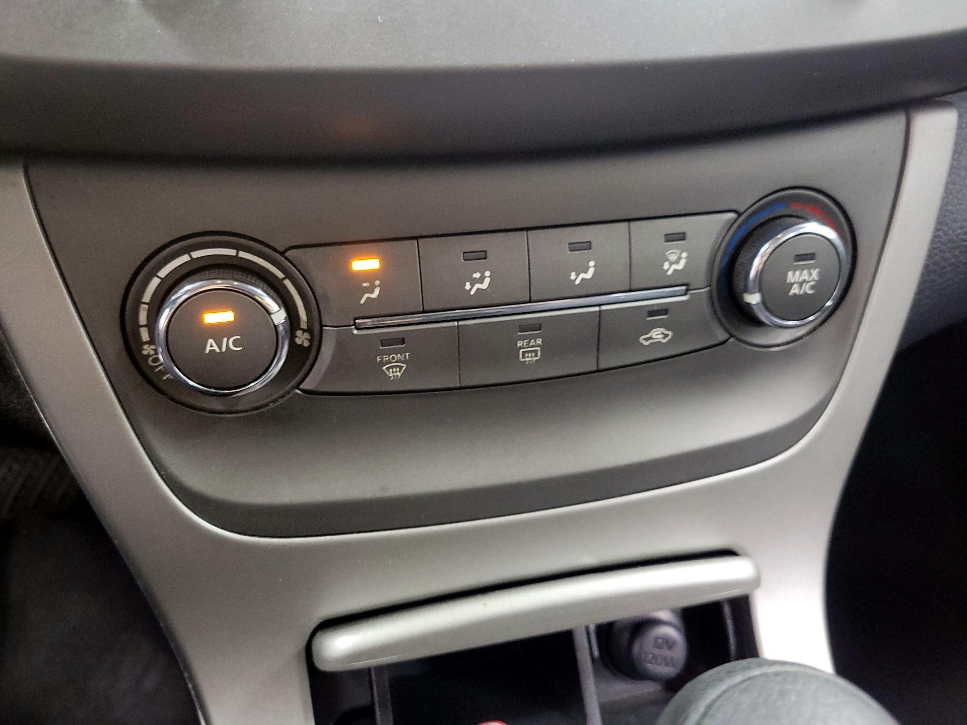 Thumbnail: 2014 Nissan Sentra - 14