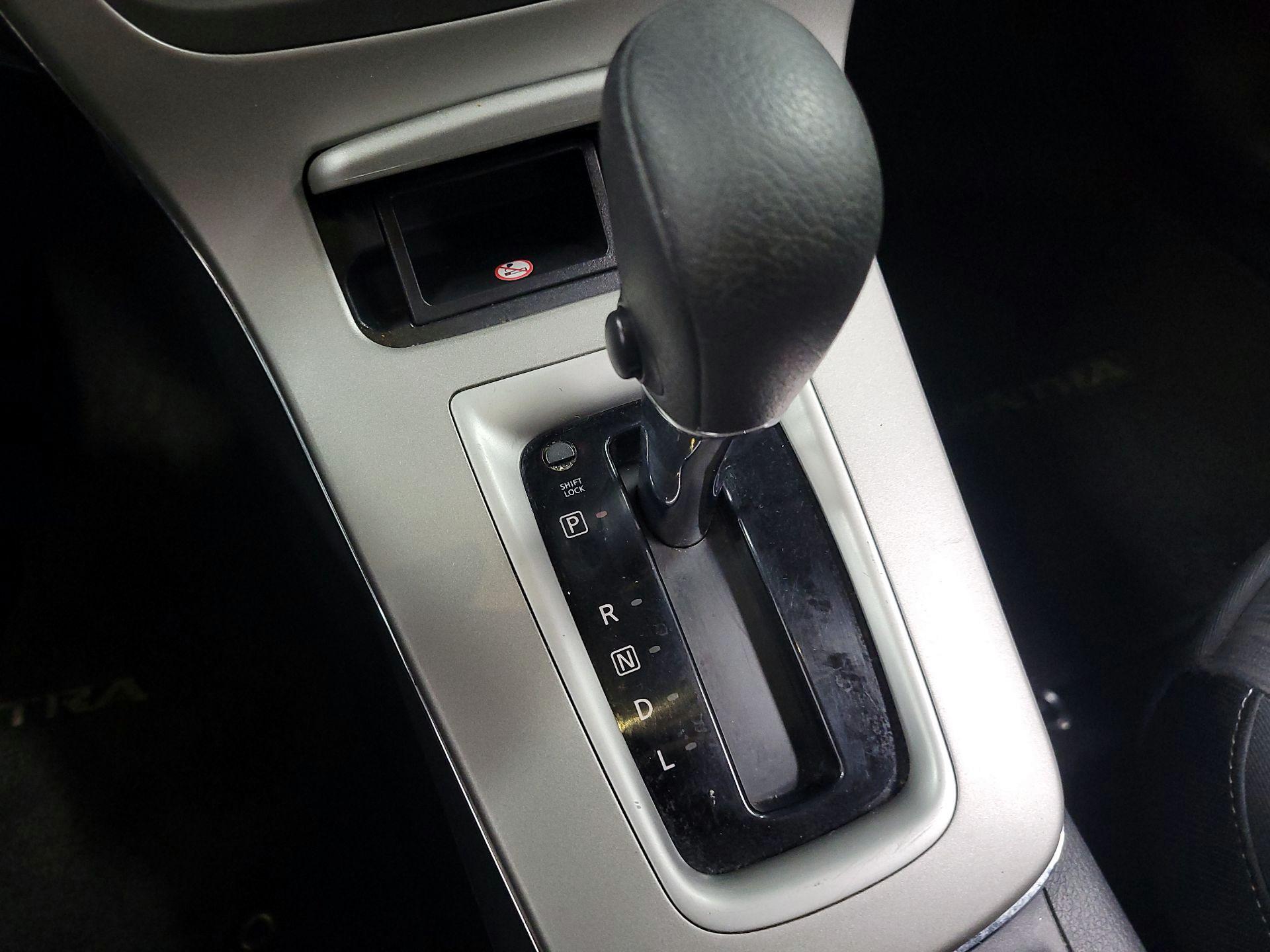 Thumbnail: 2014 Nissan Sentra - 15