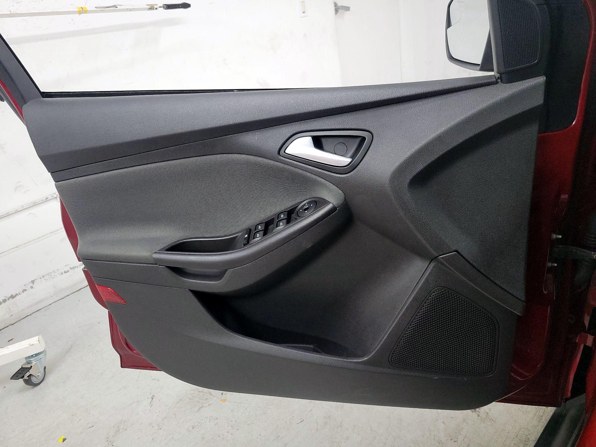 Thumbnail: 2014 Ford Focus - 12