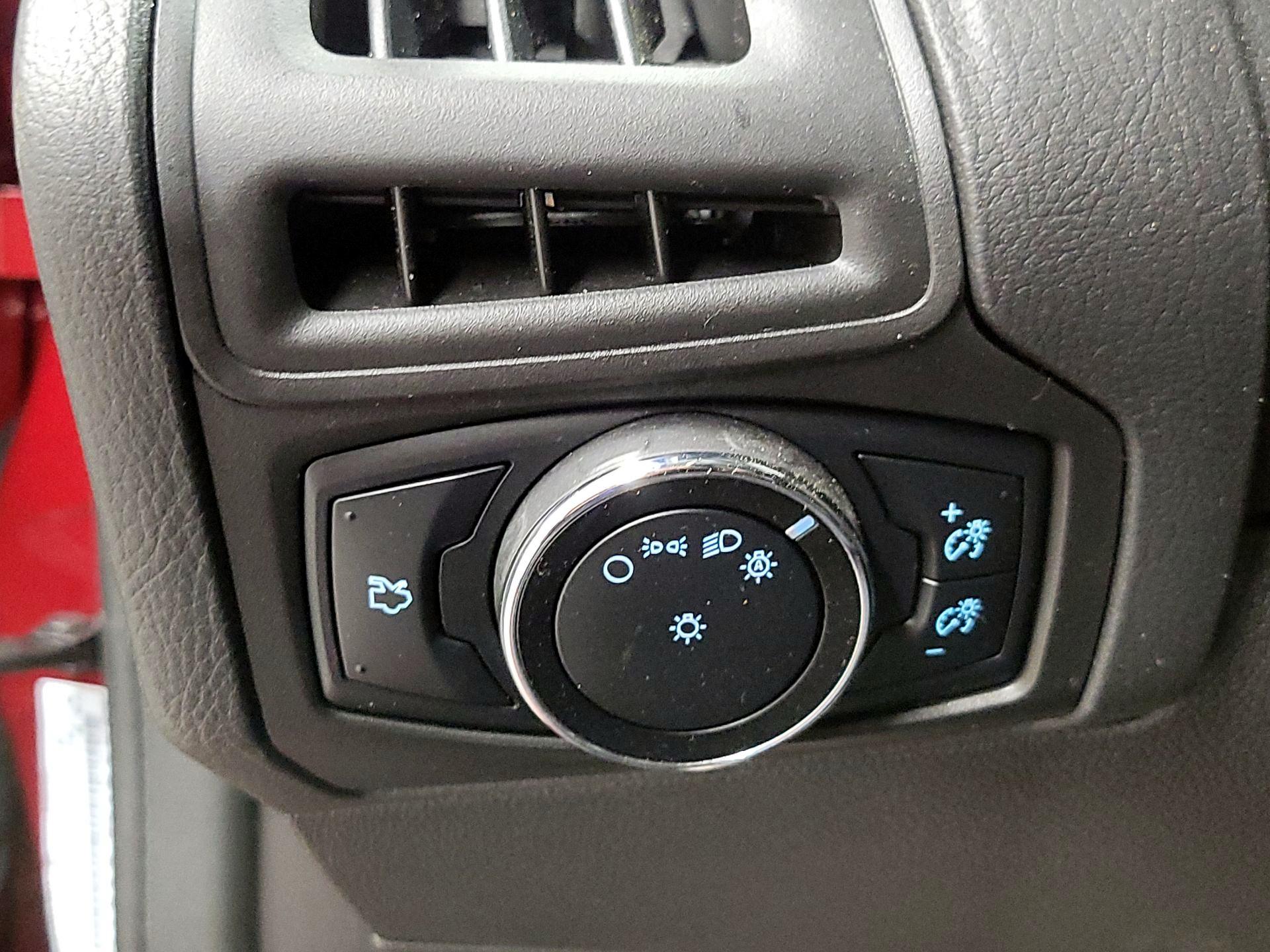 Thumbnail: 2014 Ford Focus - 13