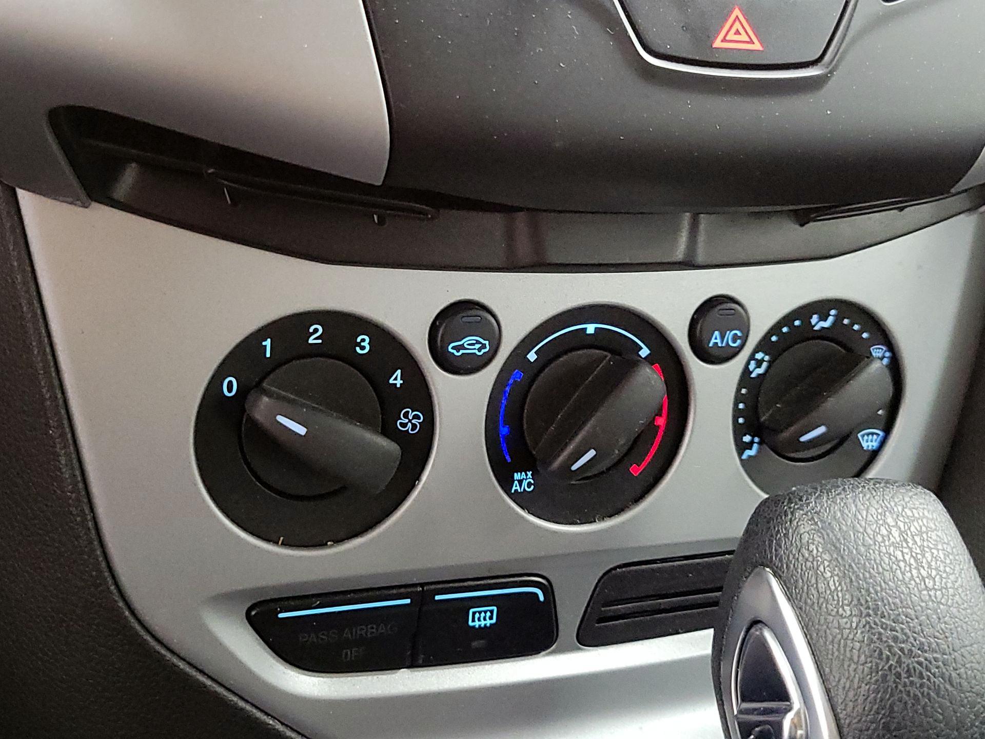 Thumbnail: 2014 Ford Focus - 15