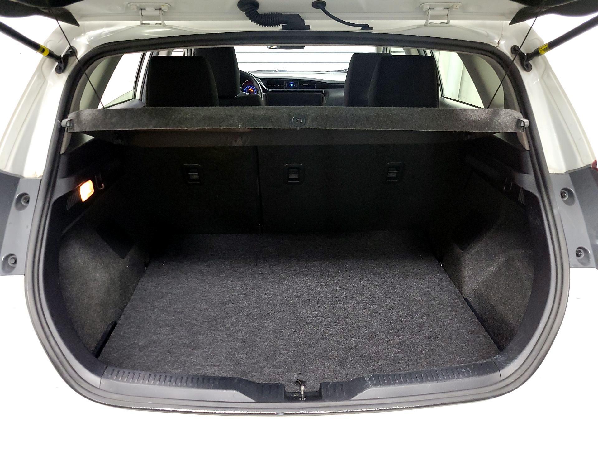 Thumbnail: 2018 Toyota Corolla iM - 18