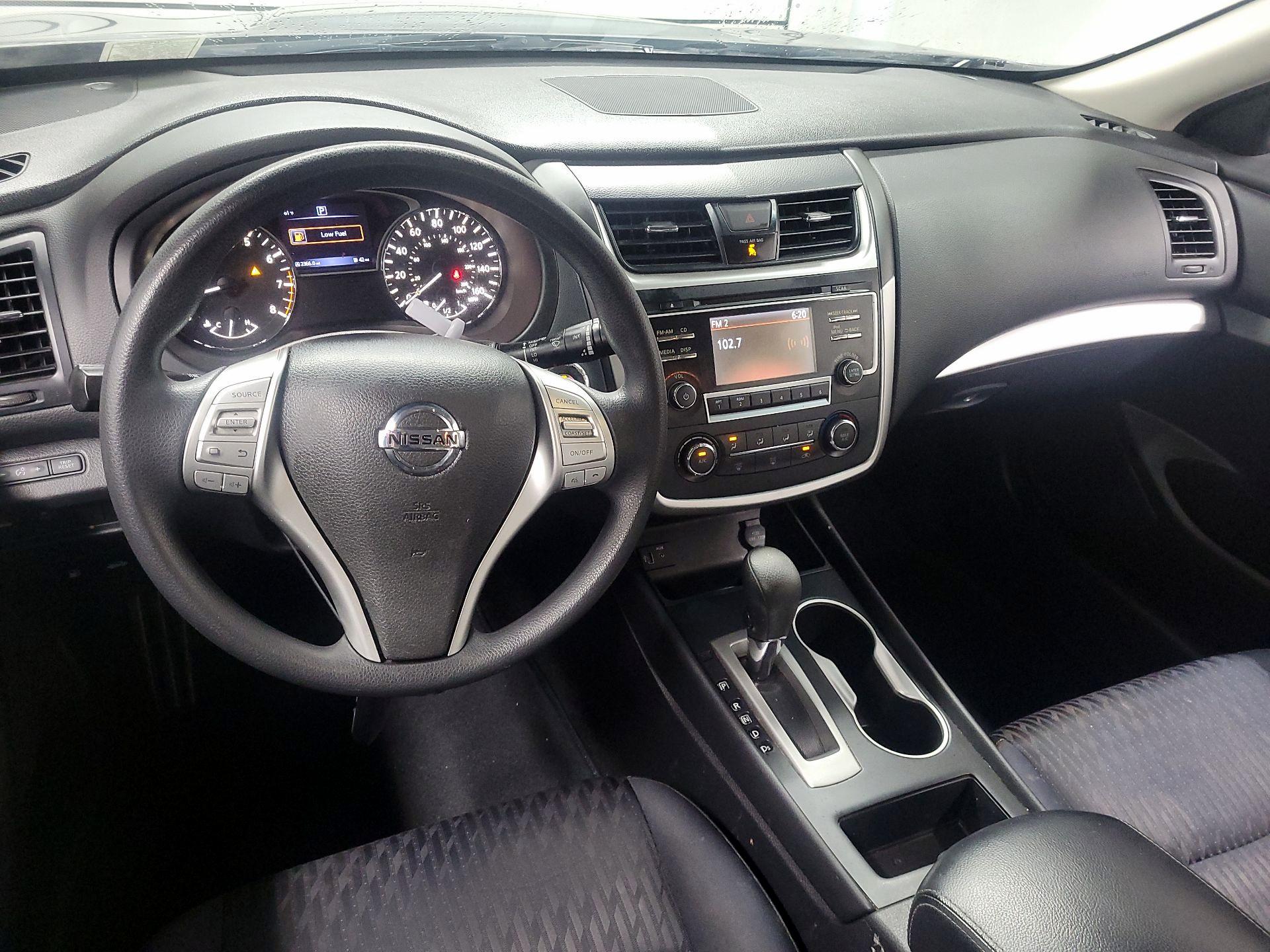 Thumbnail: 2017 Nissan Altima - 9