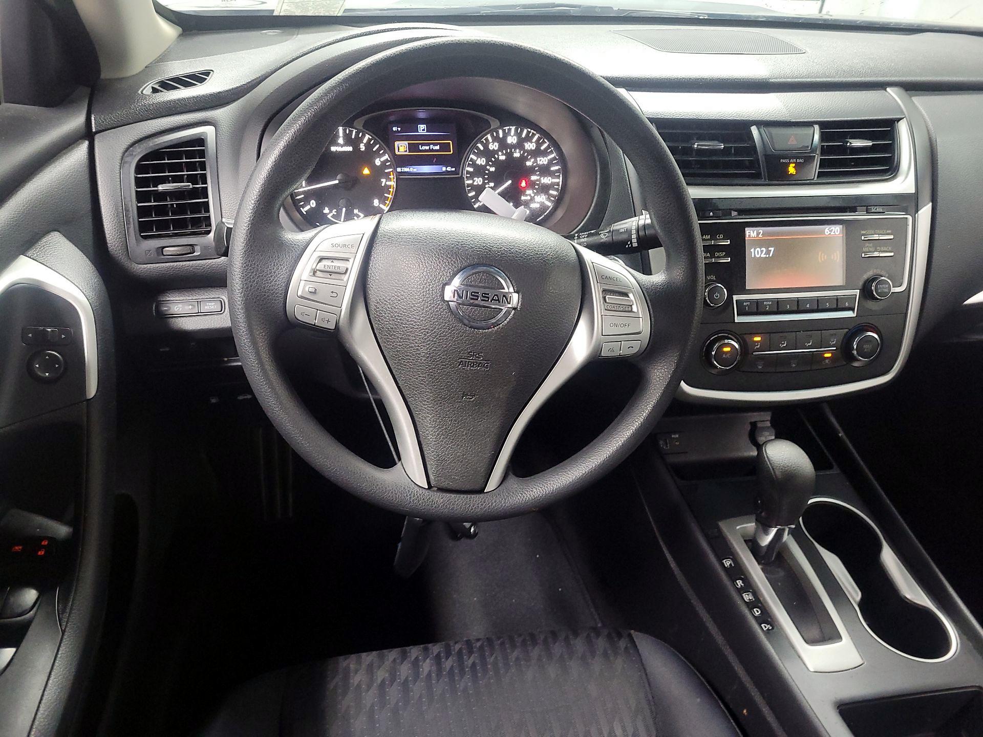 Thumbnail: 2017 Nissan Altima - 10