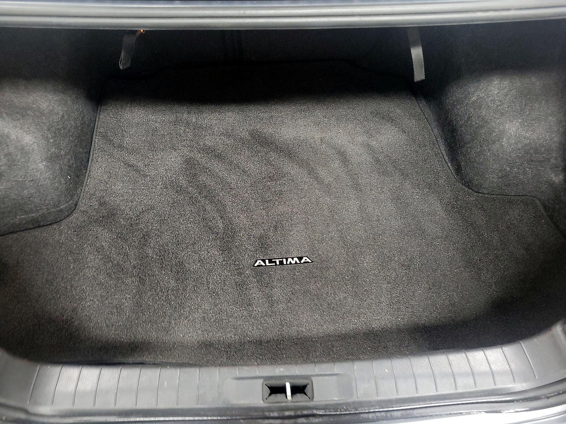 Thumbnail: 2017 Nissan Altima - 18