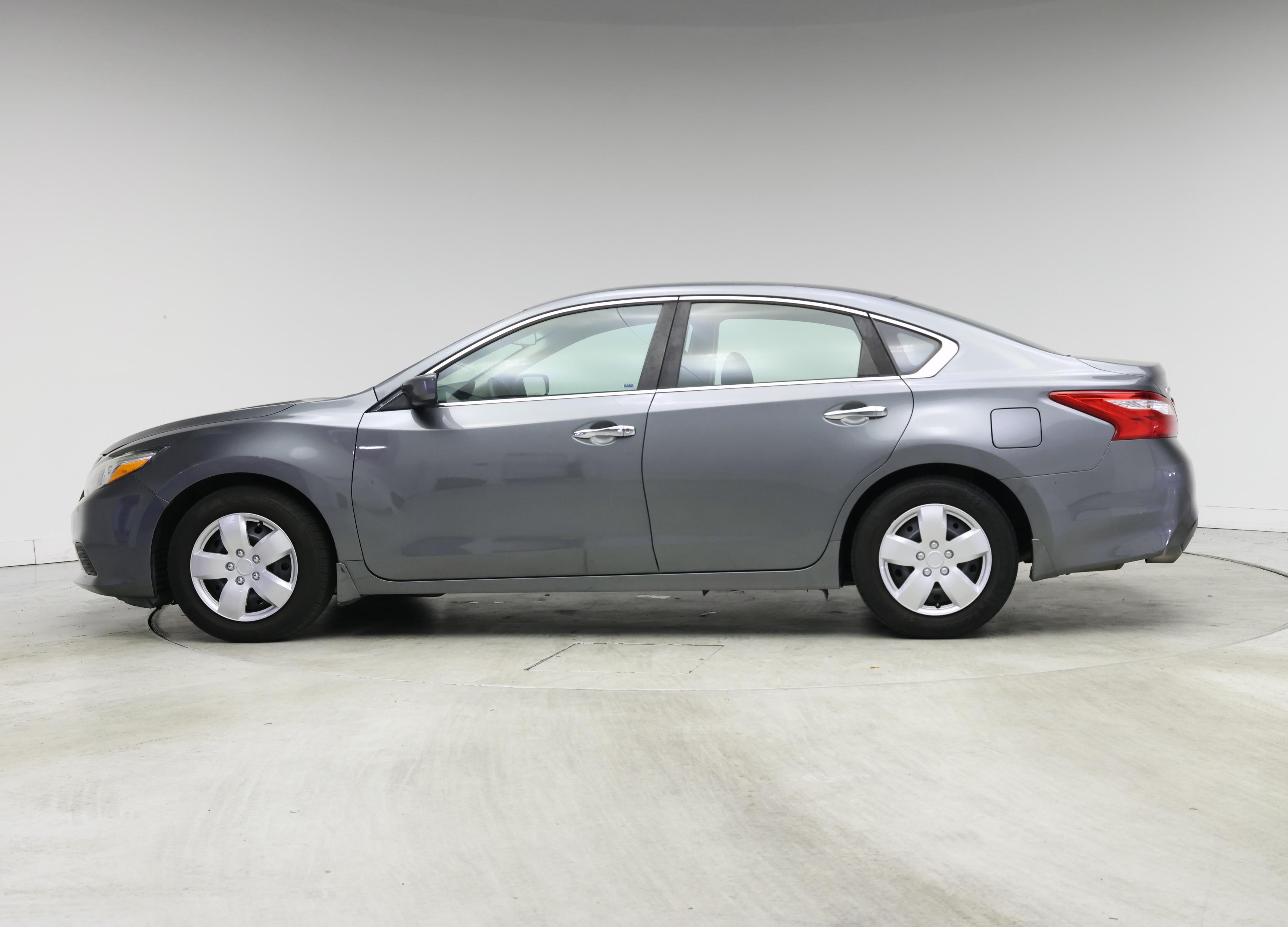 Thumbnail: 2017 Nissan Altima - 3