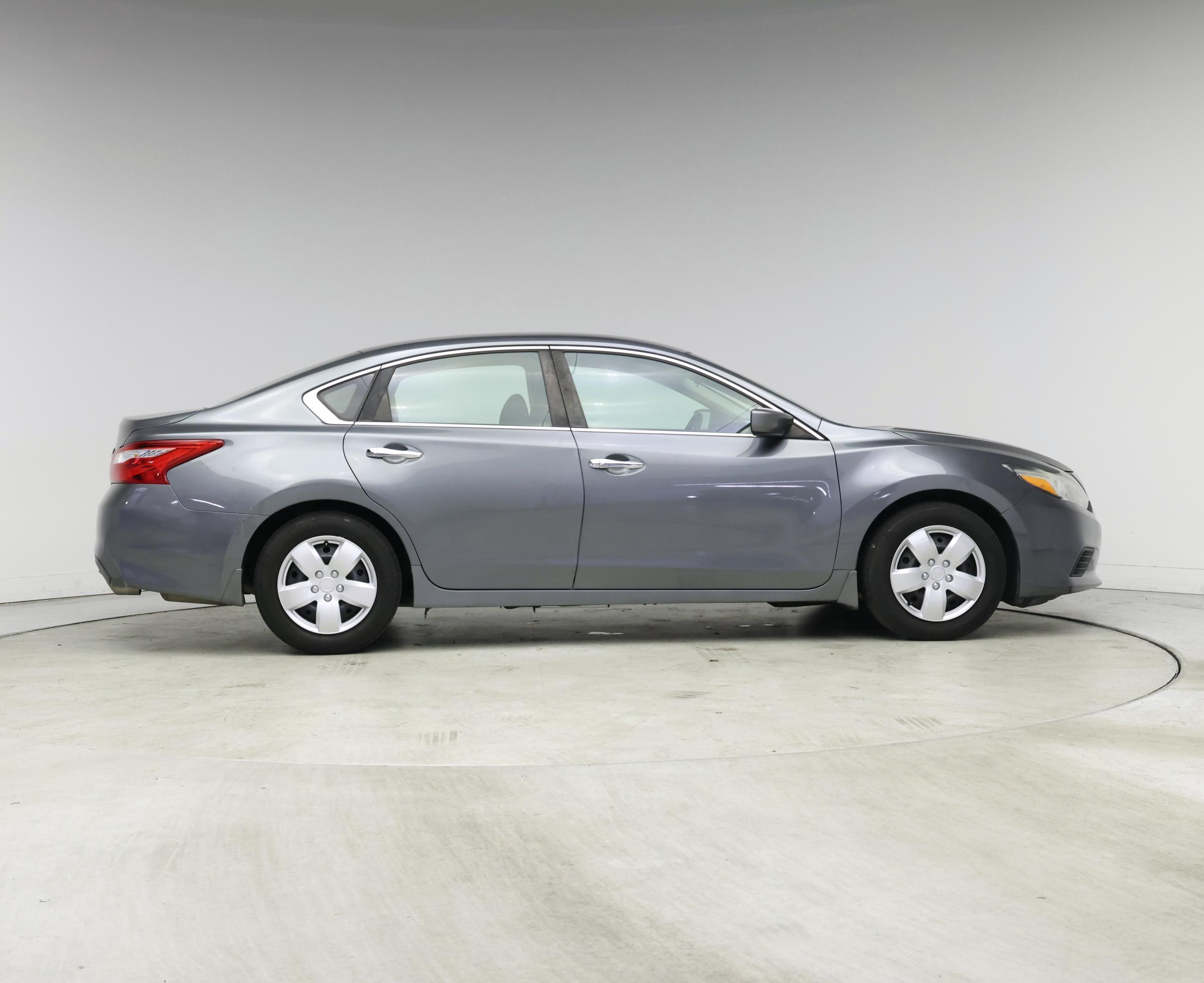 Thumbnail: 2017 Nissan Altima - 7