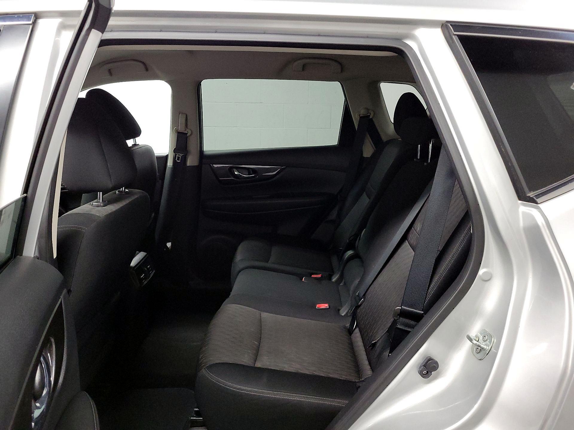 Thumbnail: 2018 Nissan Rogue - 16