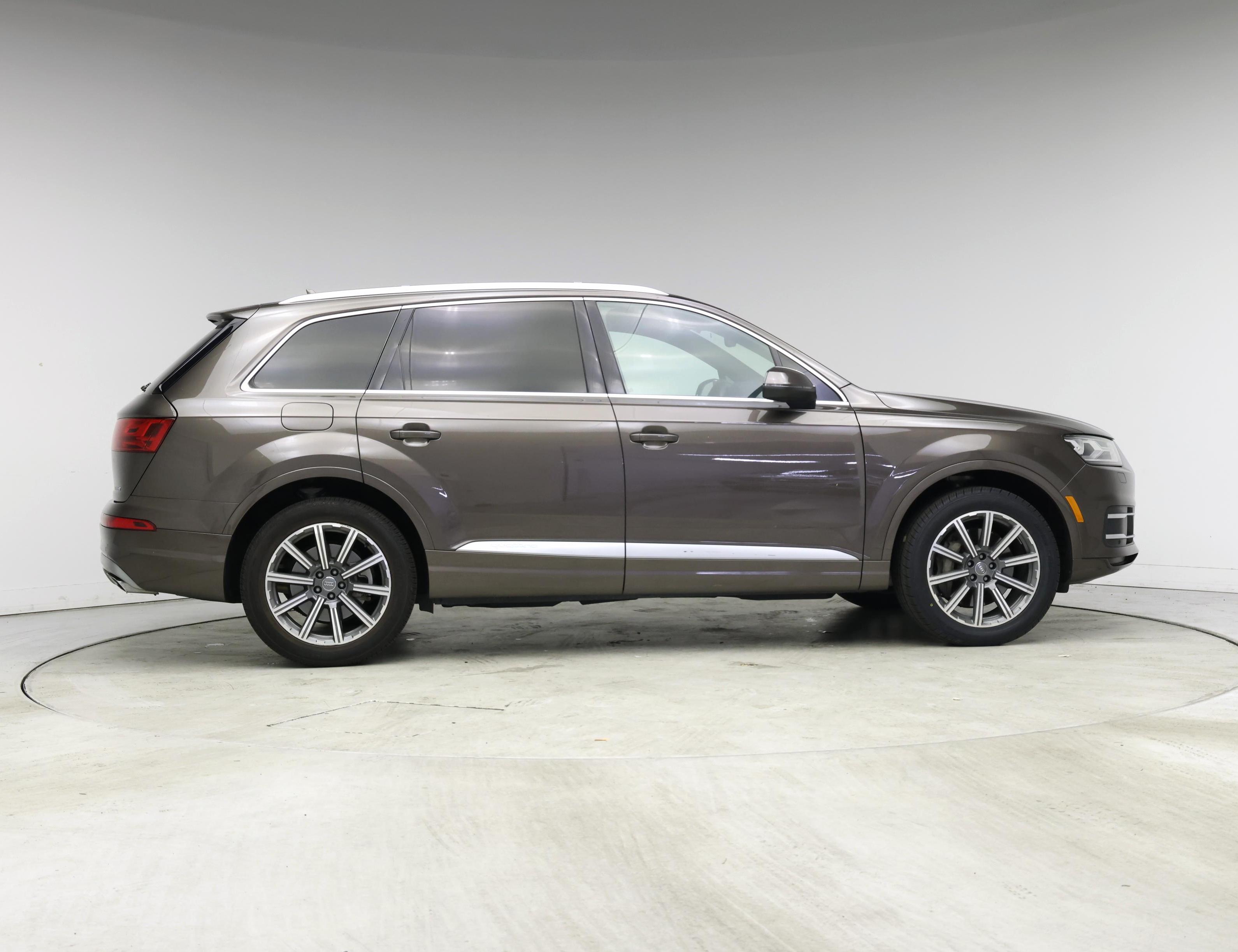 Thumbnail: 2019 Audi Q7 - 7