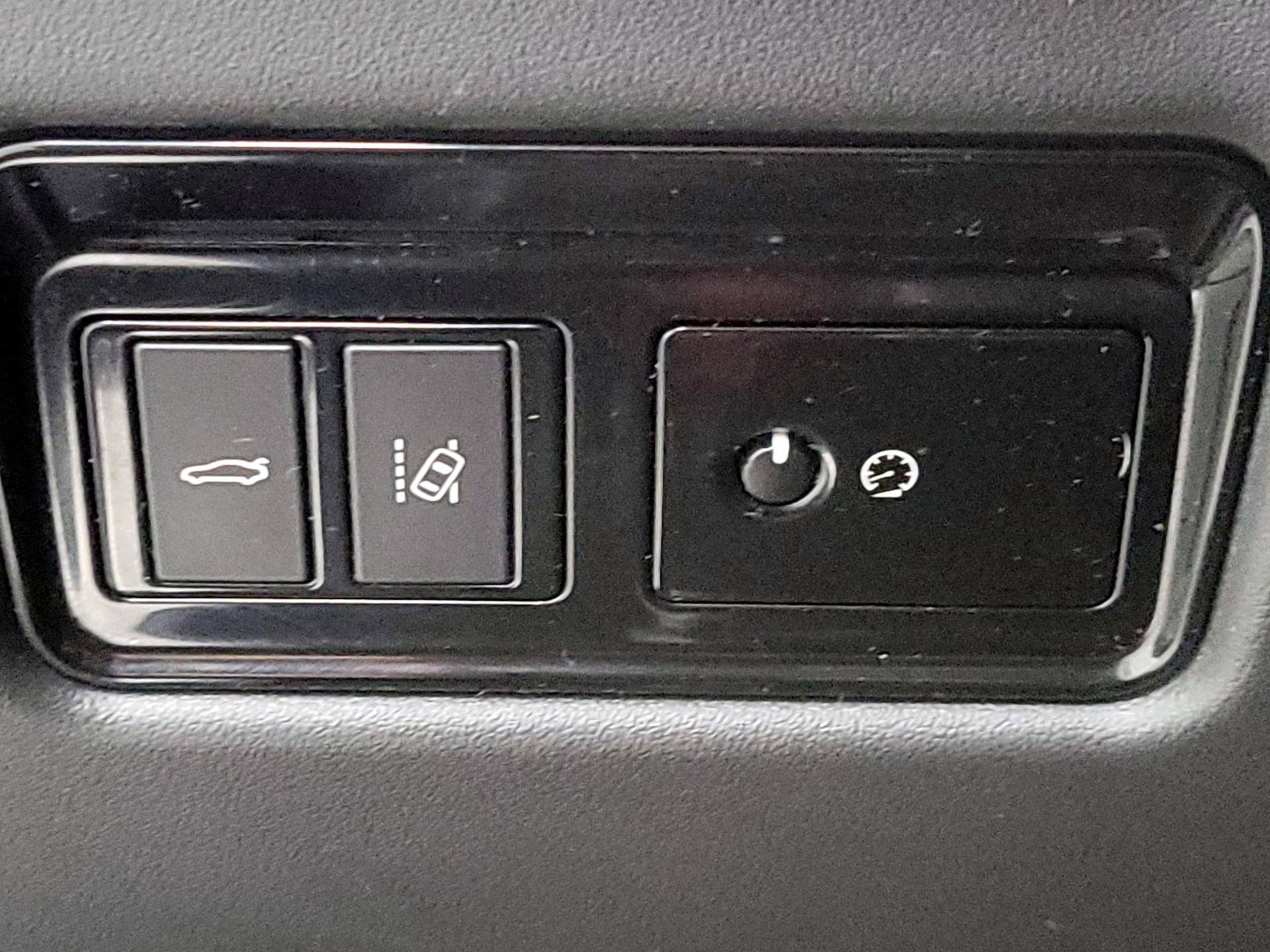 Thumbnail: 2018 Jaguar XE - 13