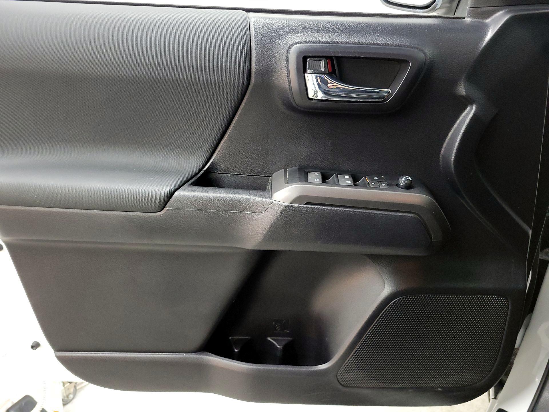 Thumbnail: 2021 Toyota Tacoma - 12