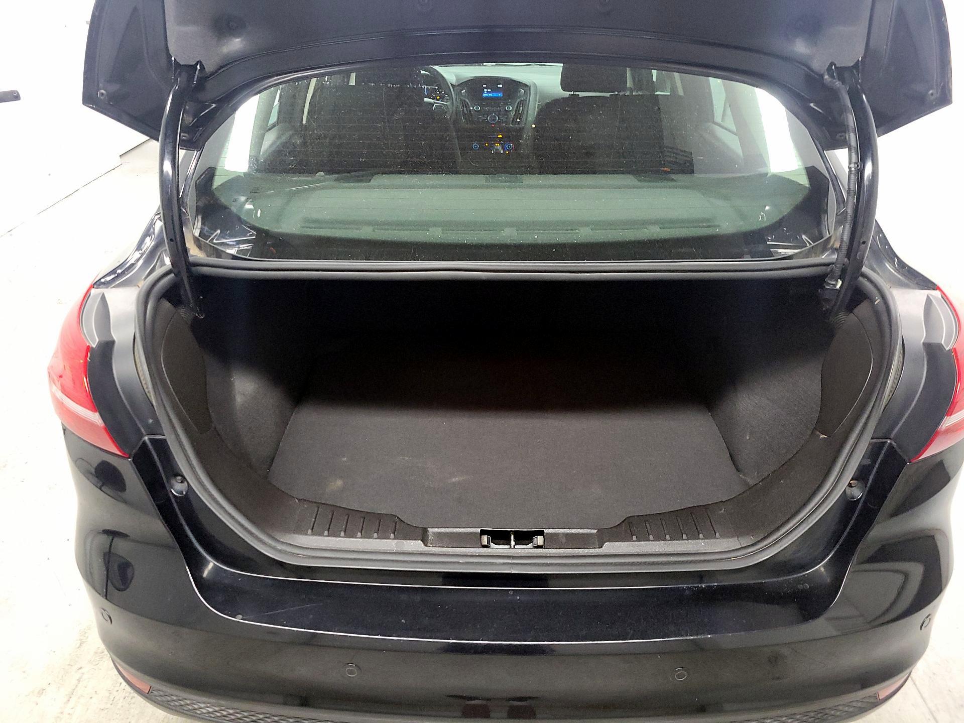 Thumbnail: 2016 Ford Focus - 17