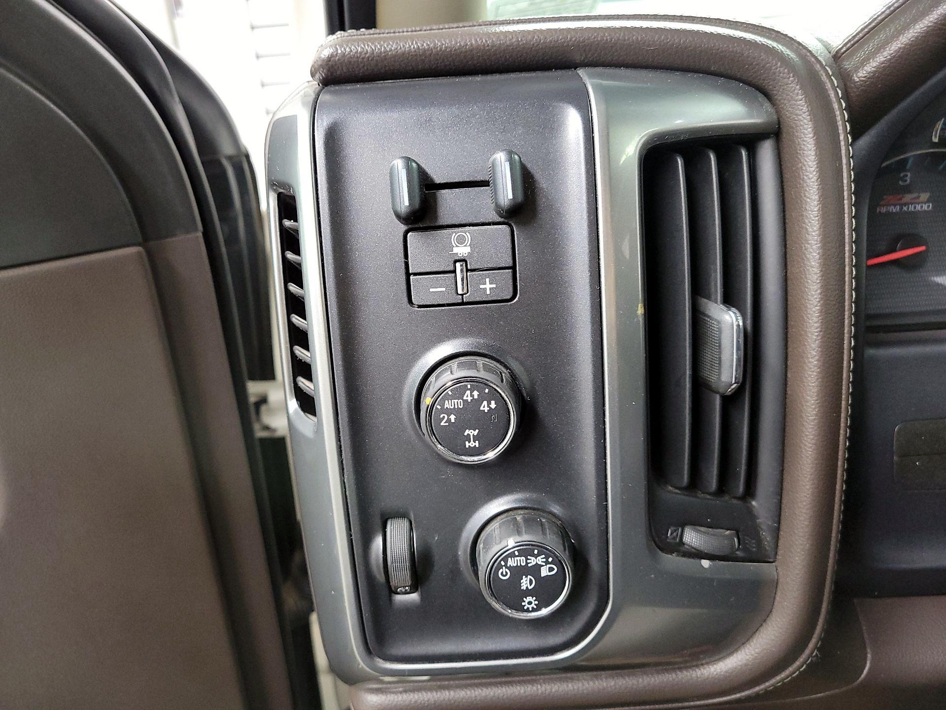 Thumbnail: 2015 Chevrolet Silverado 1500 - 13