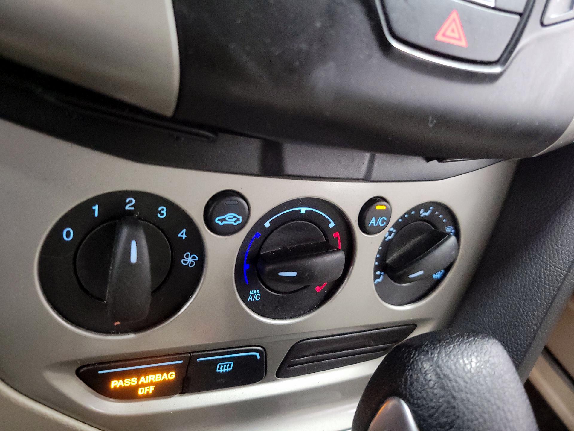 Thumbnail: 2014 Ford Focus - 14