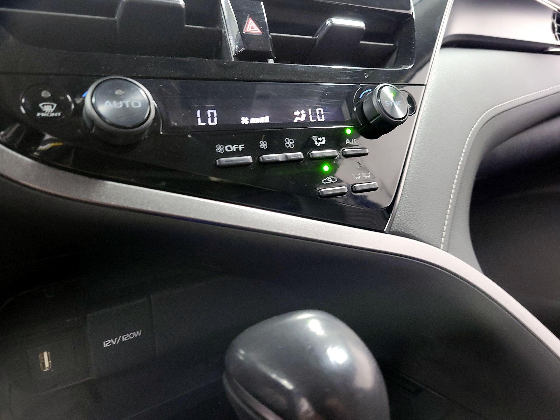 Thumbnail: 2022 Toyota Camry - 16