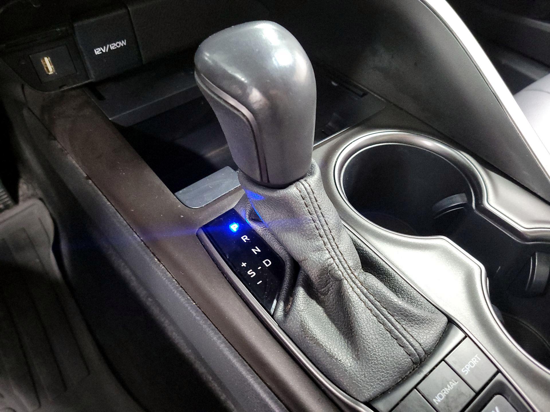 Thumbnail: 2022 Toyota Camry - 17