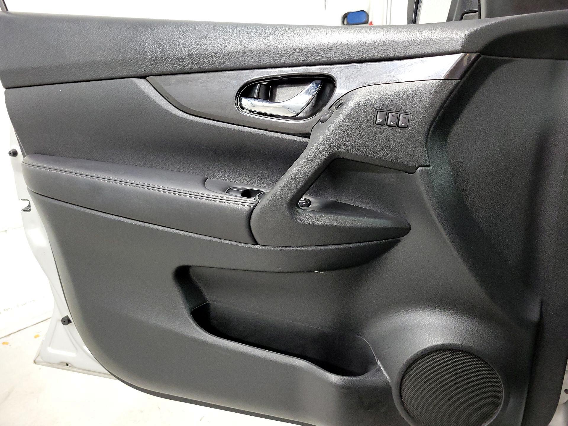 Thumbnail: 2018 Nissan Rogue - 10