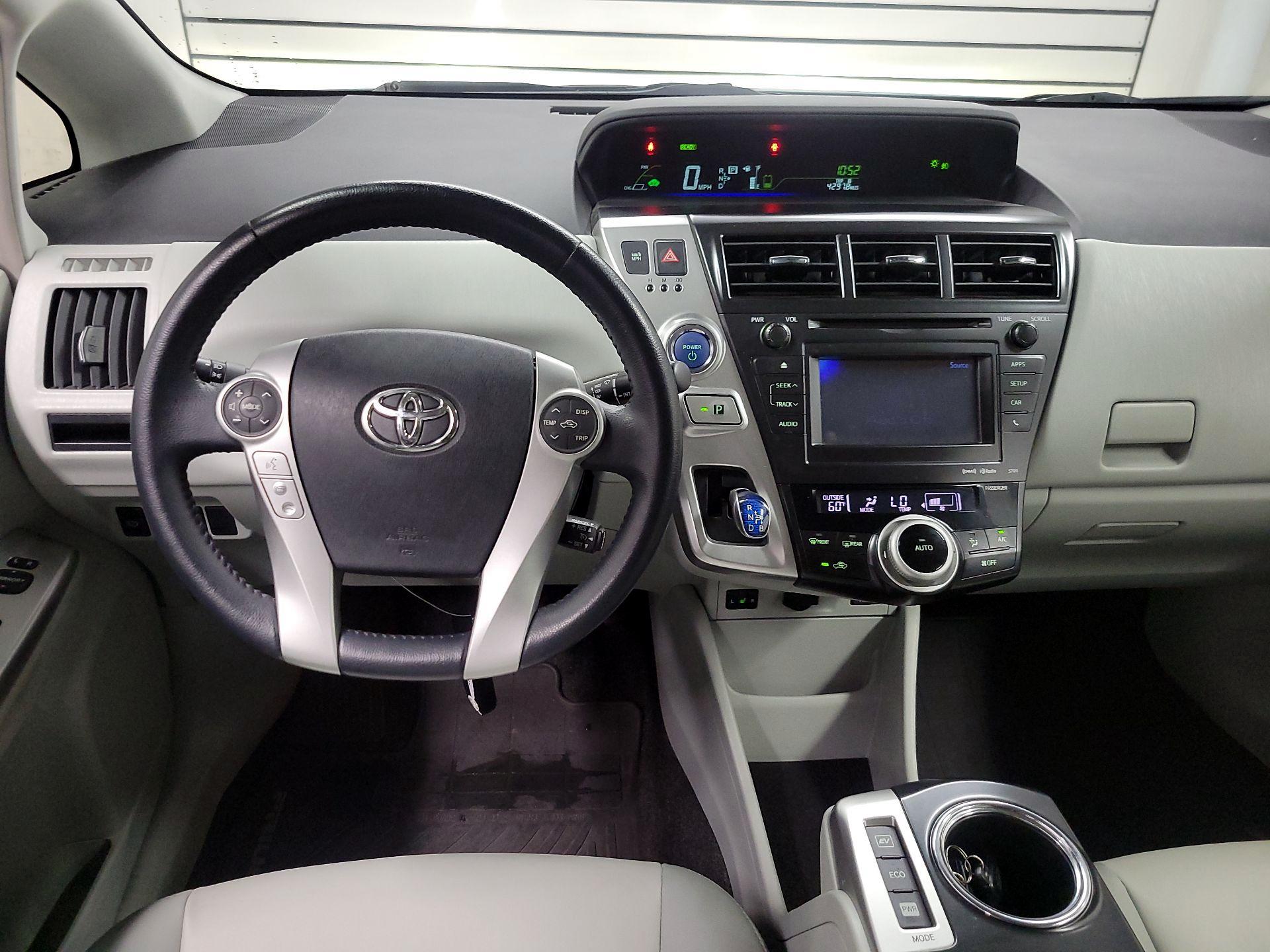 Thumbnail: 2014 Toyota Prius v - 9