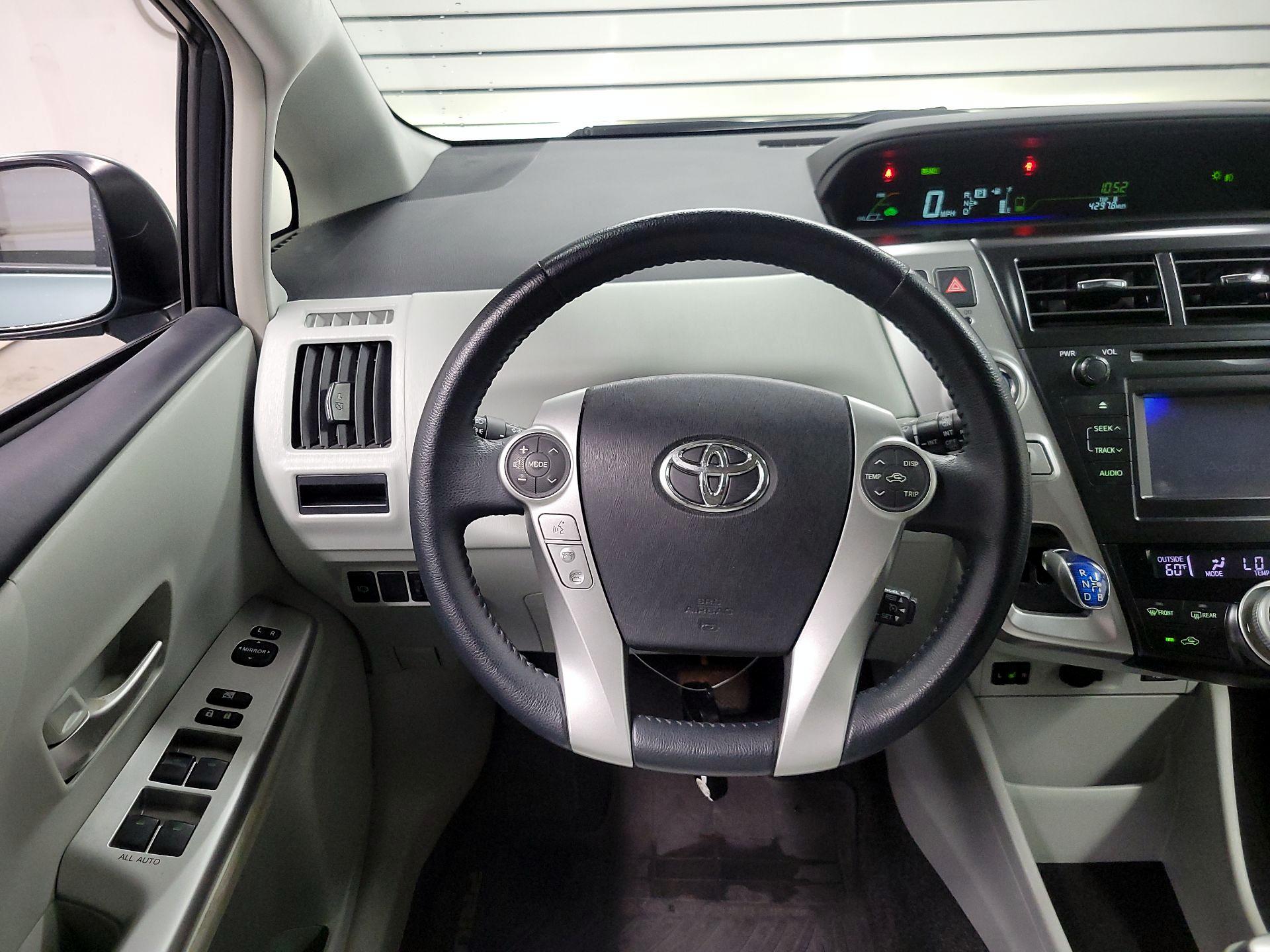 Thumbnail: 2014 Toyota Prius v - 10