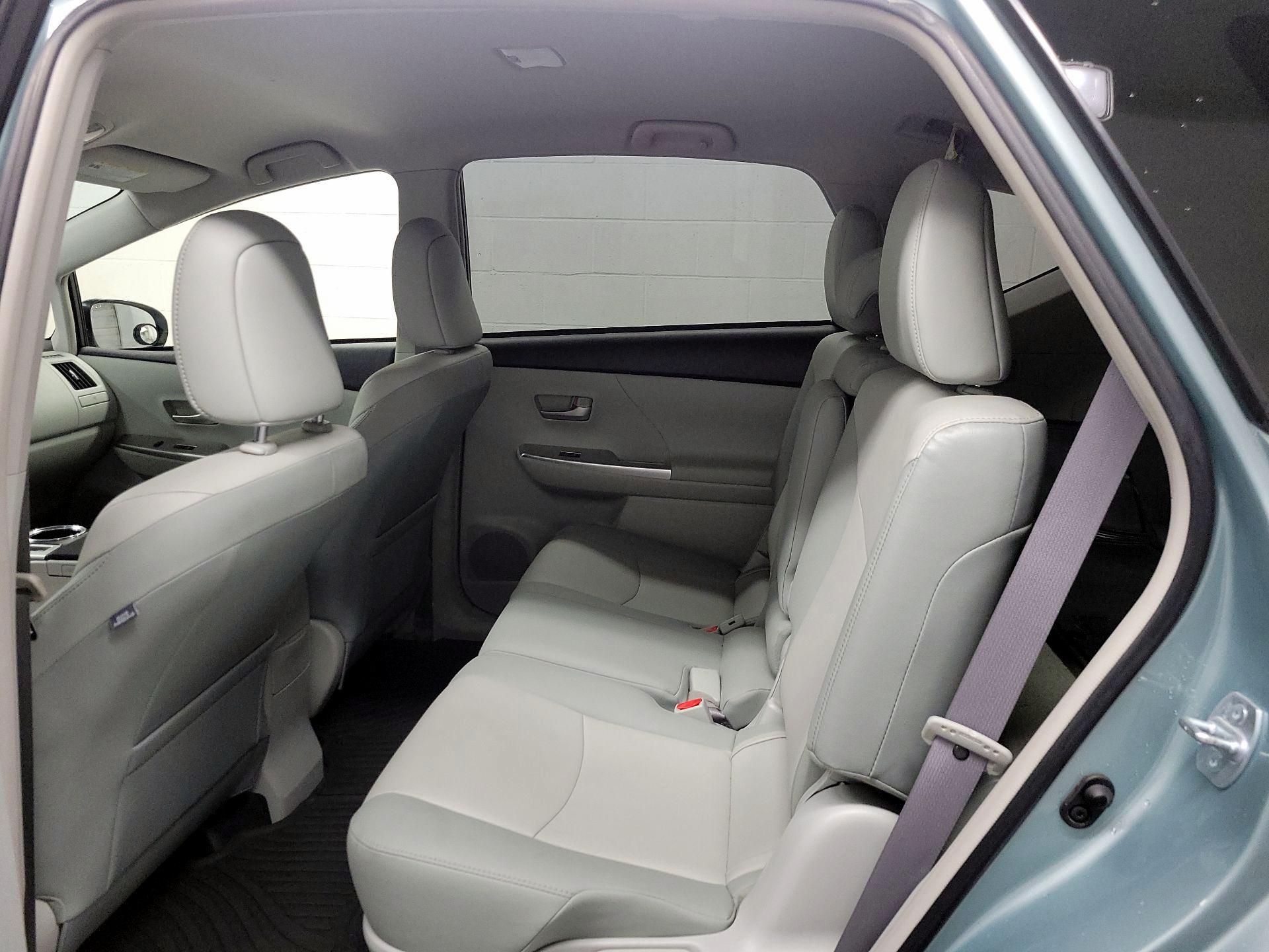 Thumbnail: 2014 Toyota Prius v - 17