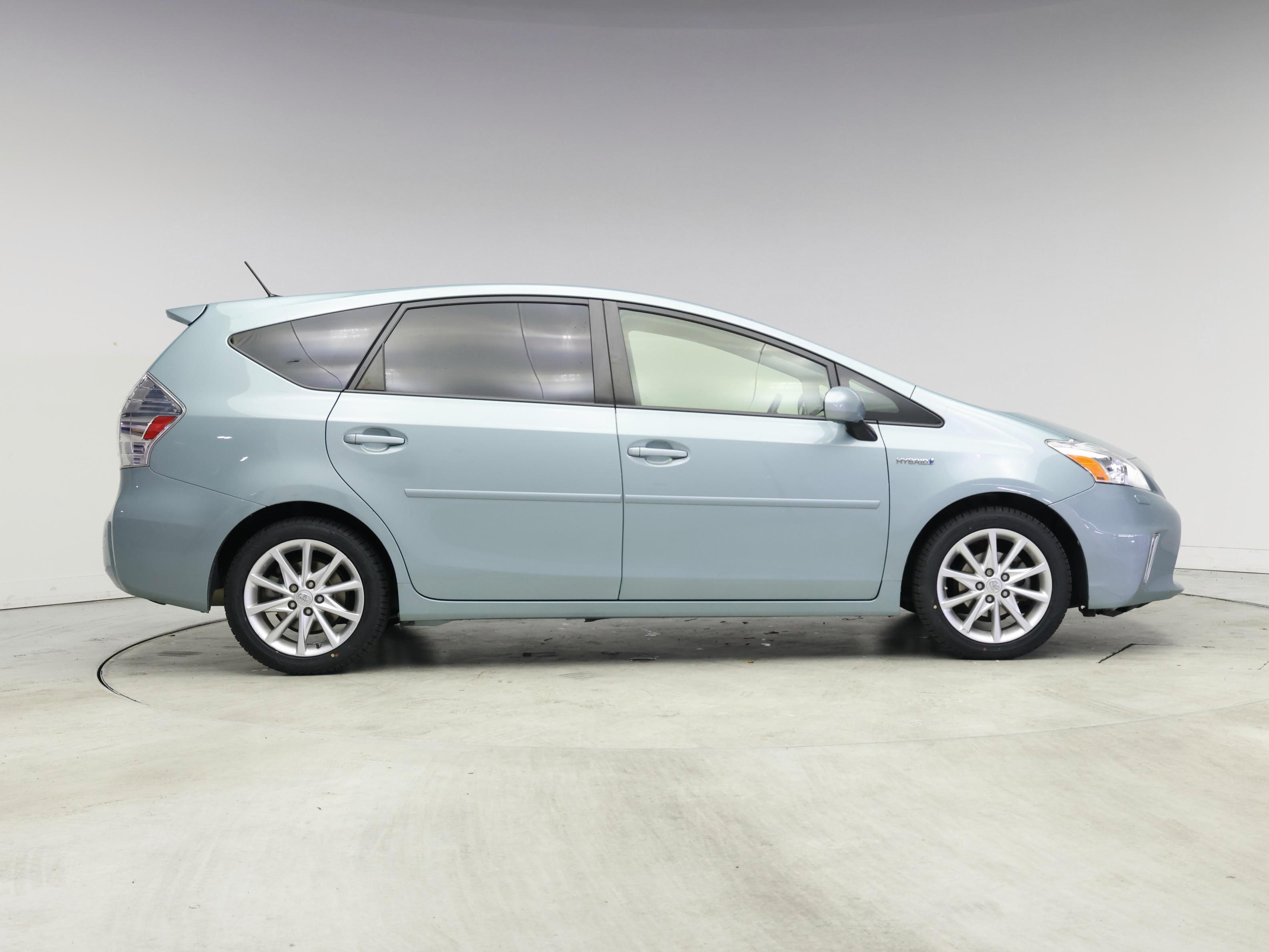 Thumbnail: 2014 Toyota Prius v - 7