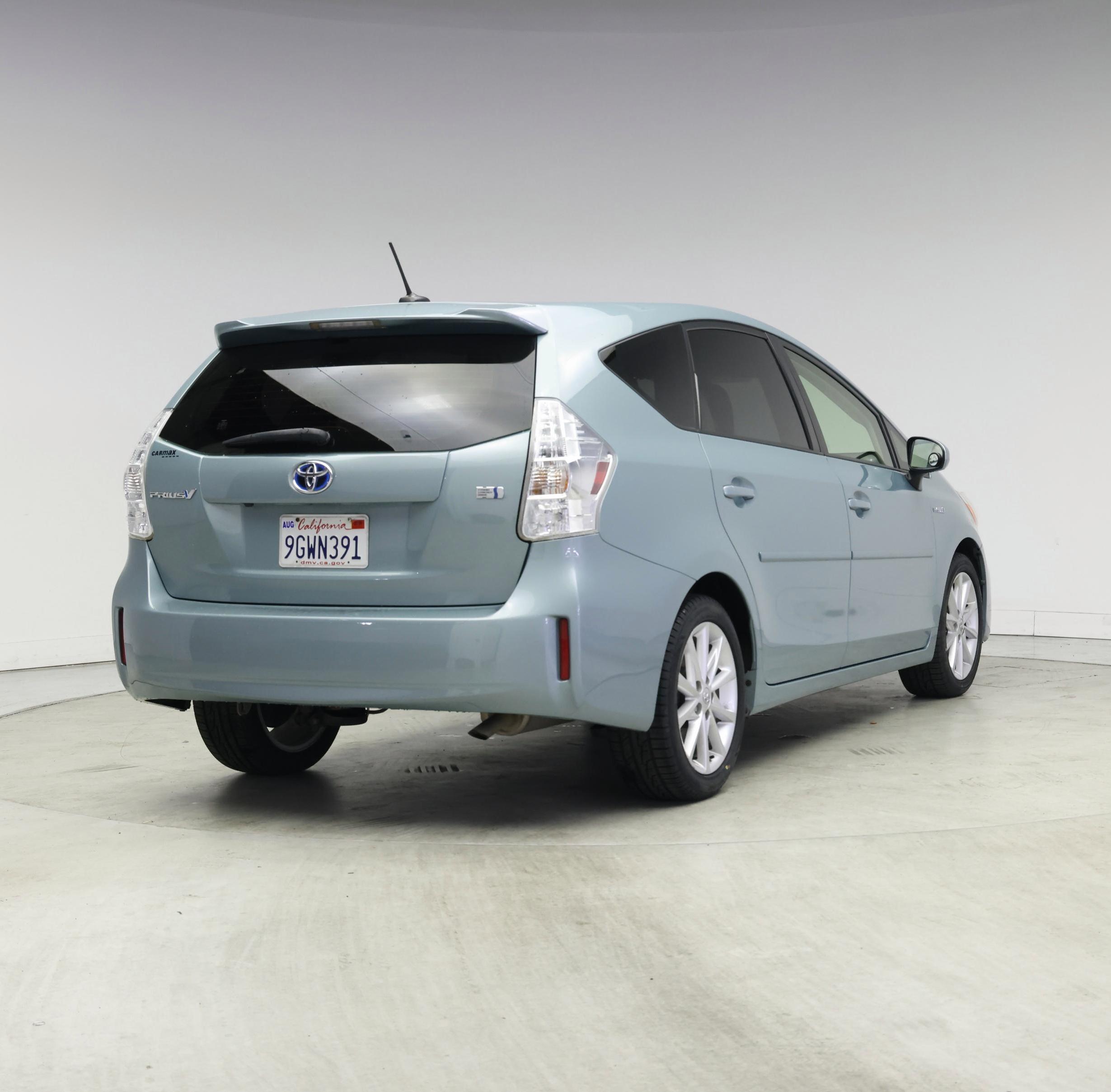 Thumbnail: 2014 Toyota Prius v - 8