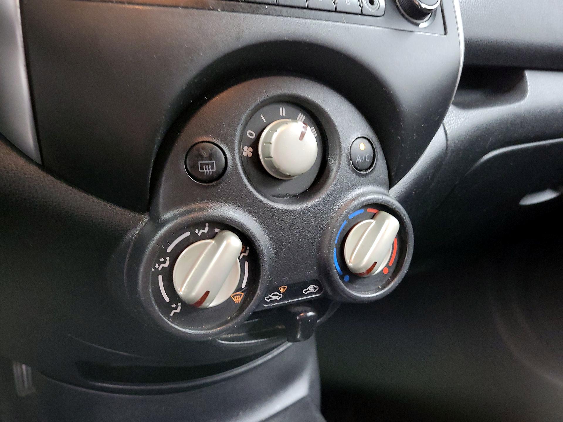 Thumbnail: 2014 Nissan Versa Note - 14