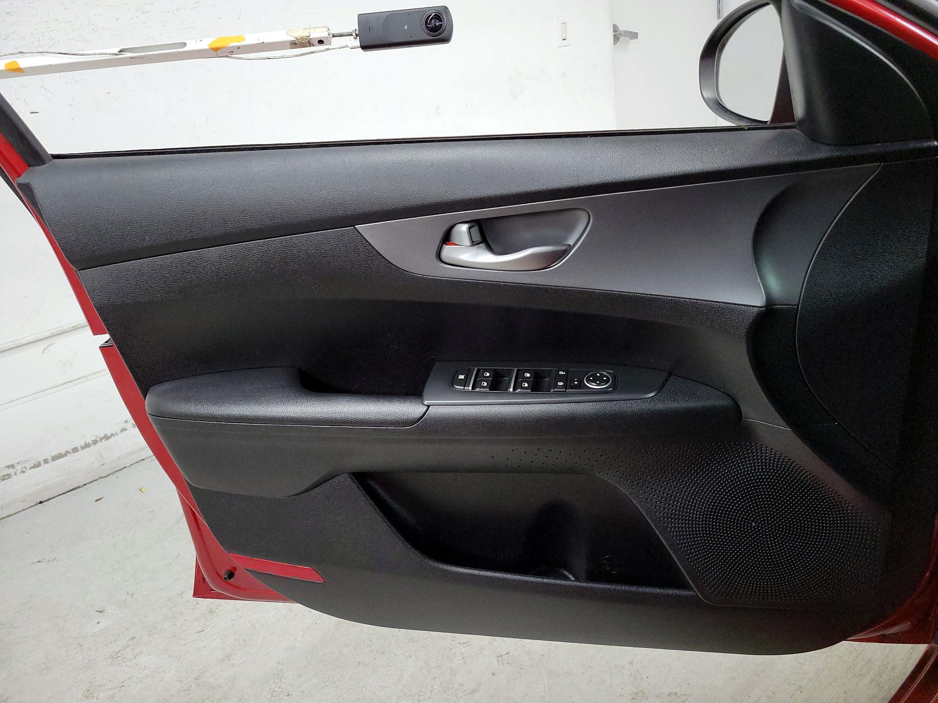 Thumbnail: 2019 Kia Forte - 12