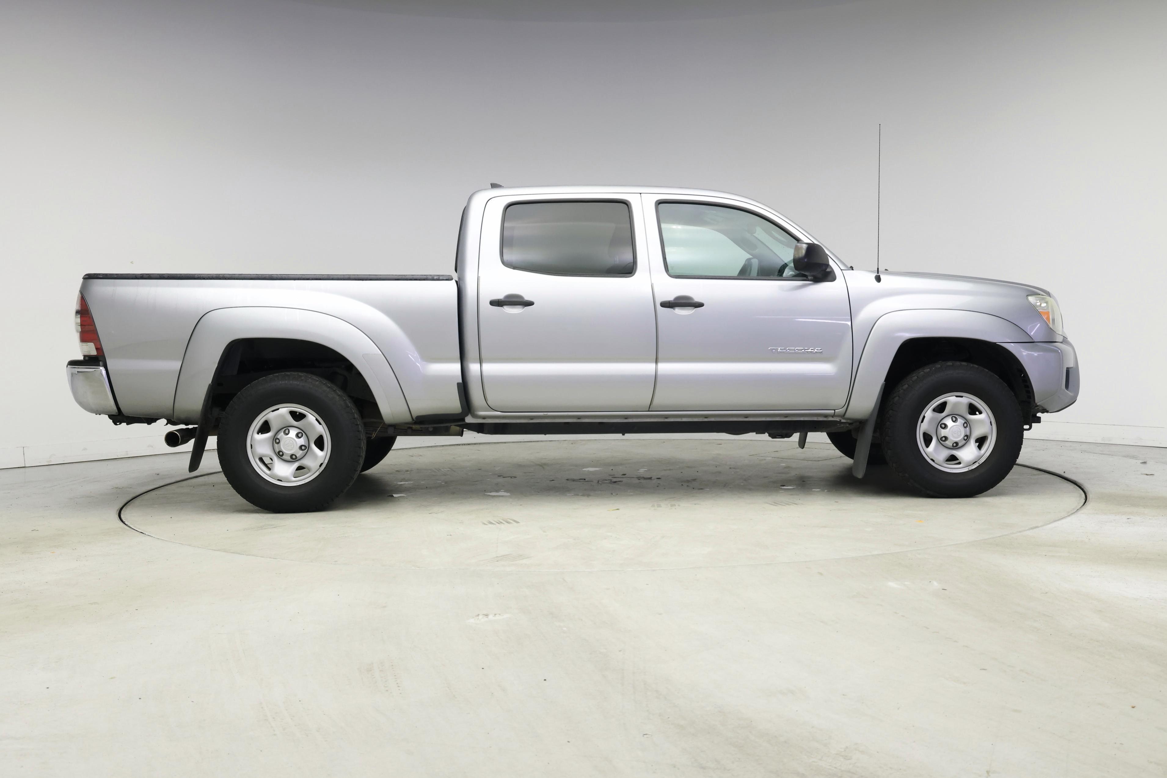 Thumbnail: 2015 Toyota Tacoma - 7