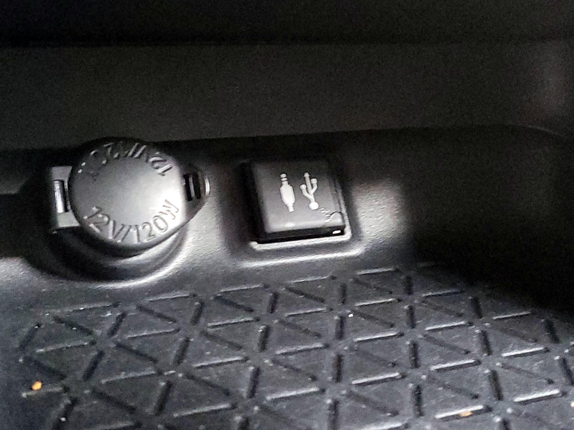 Thumbnail: 2019 Toyota RAV4 - 18