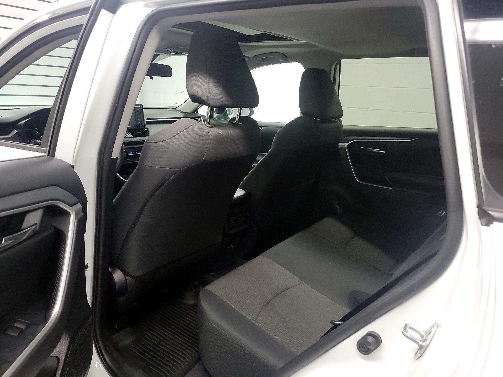 Thumbnail: 2019 Toyota RAV4 - 20