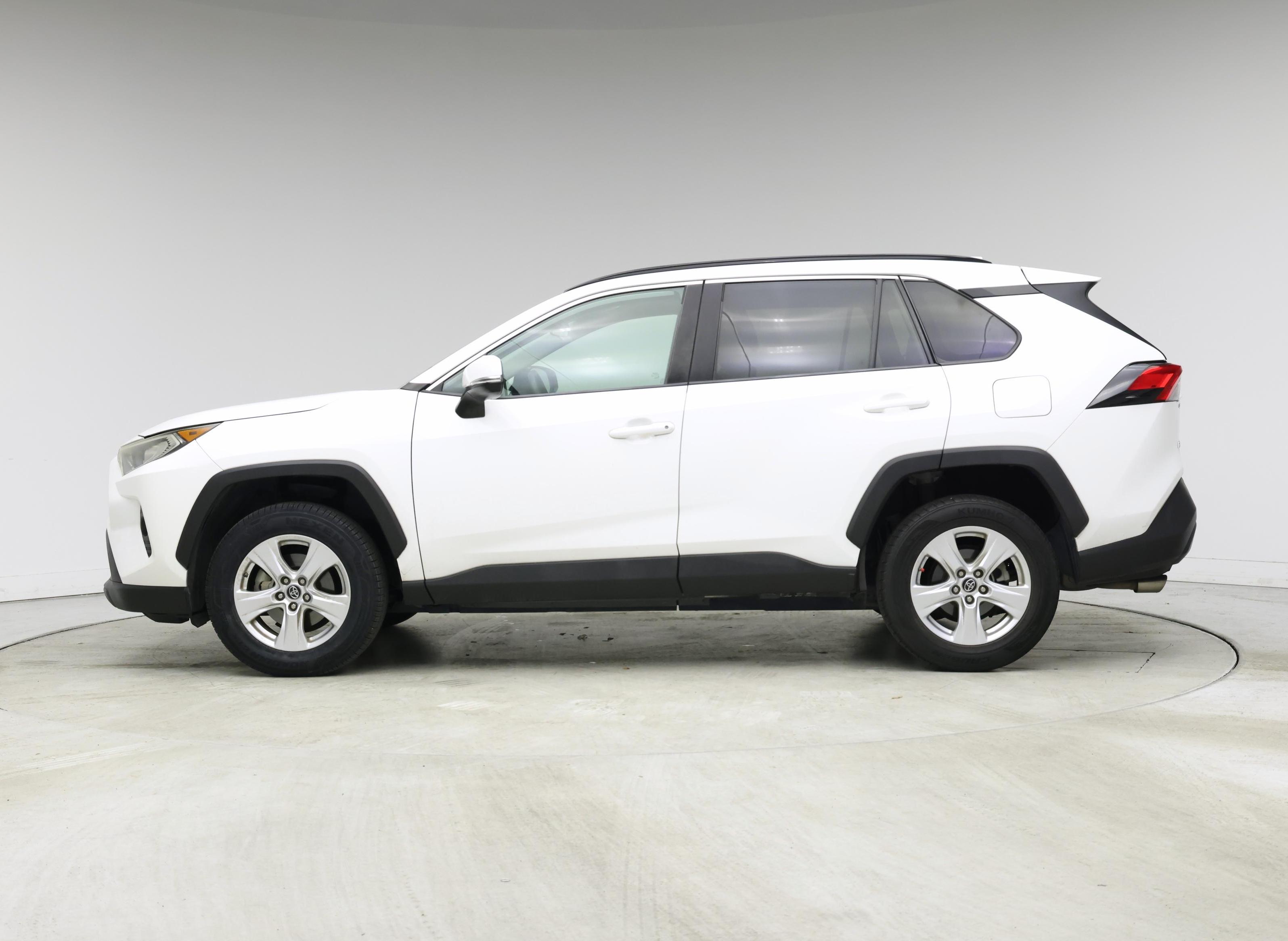 Thumbnail: 2019 Toyota RAV4 - 3