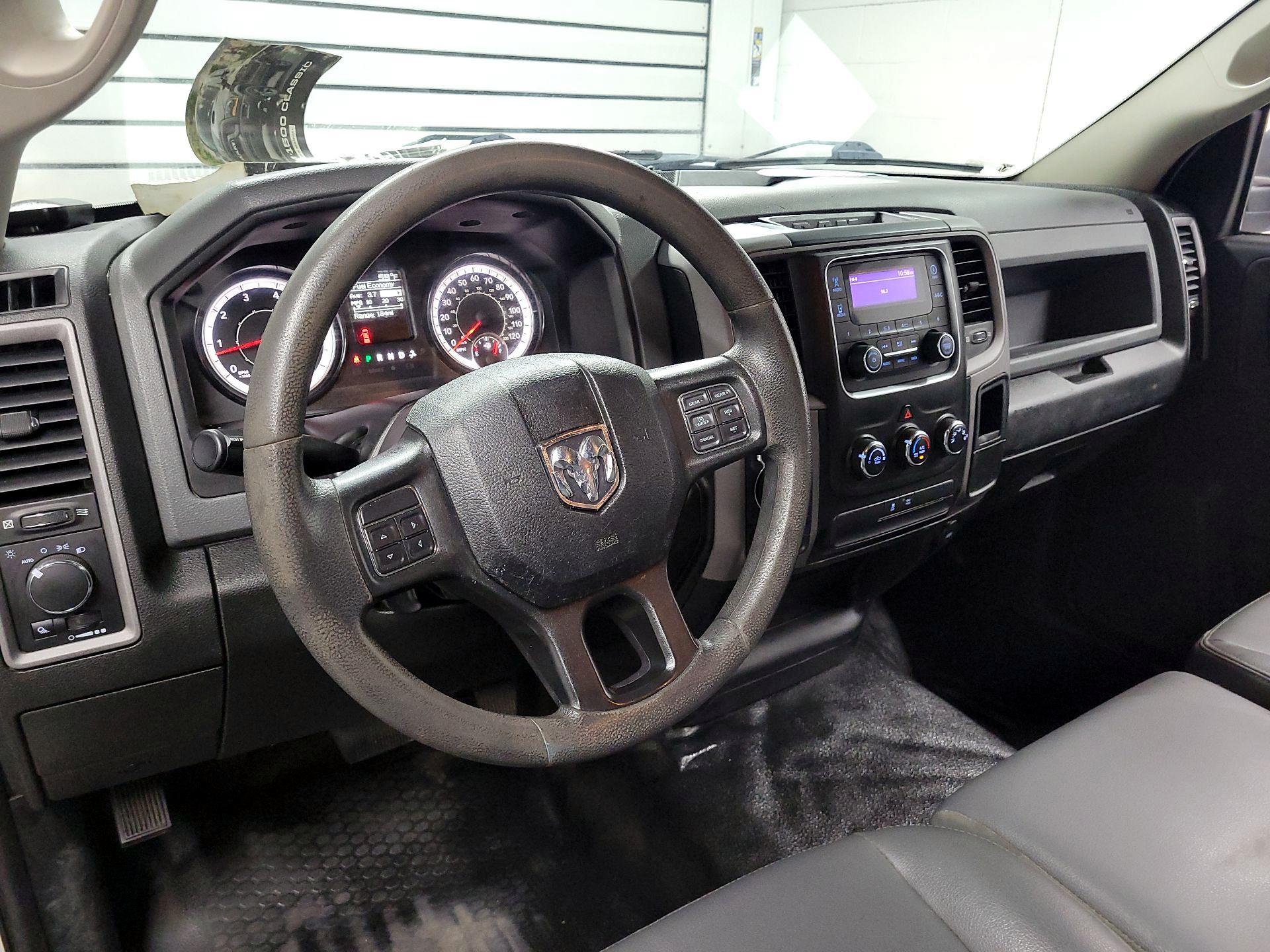 Thumbnail: 2020 RAM 1500 Classic - 9