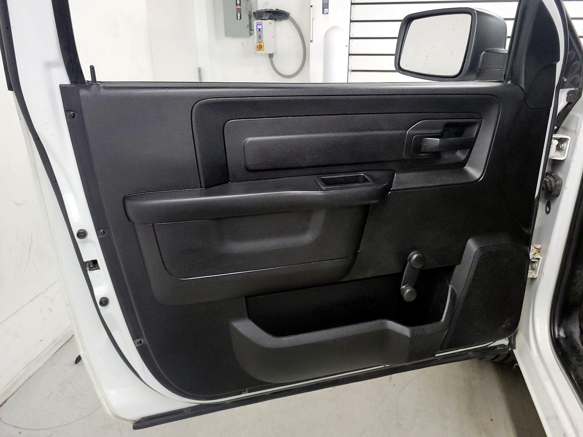 Thumbnail: 2020 RAM 1500 Classic - 12