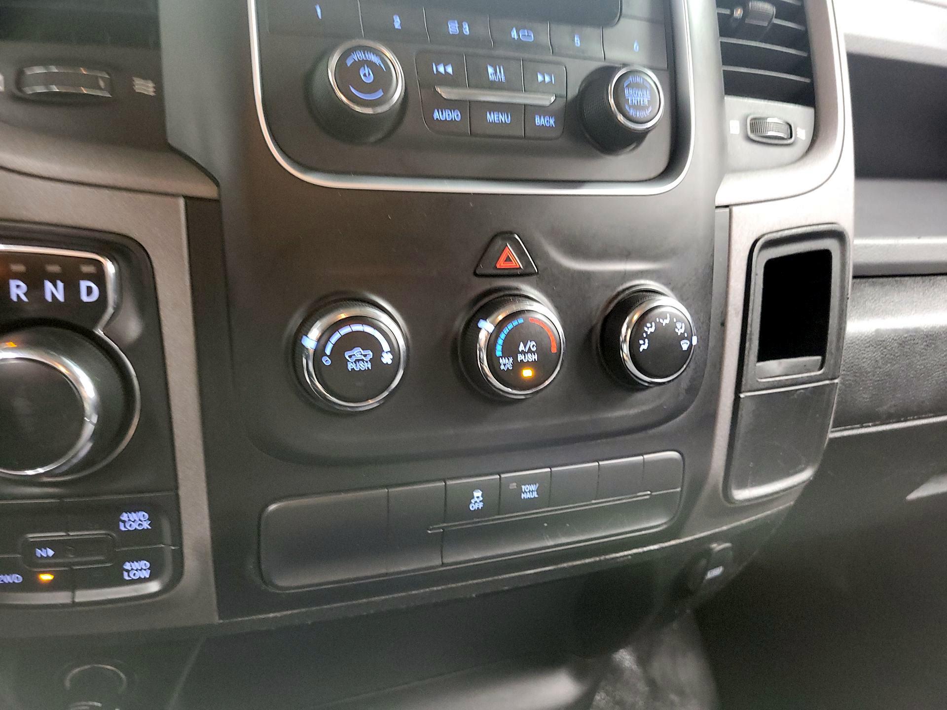 Thumbnail: 2020 RAM 1500 Classic - 14