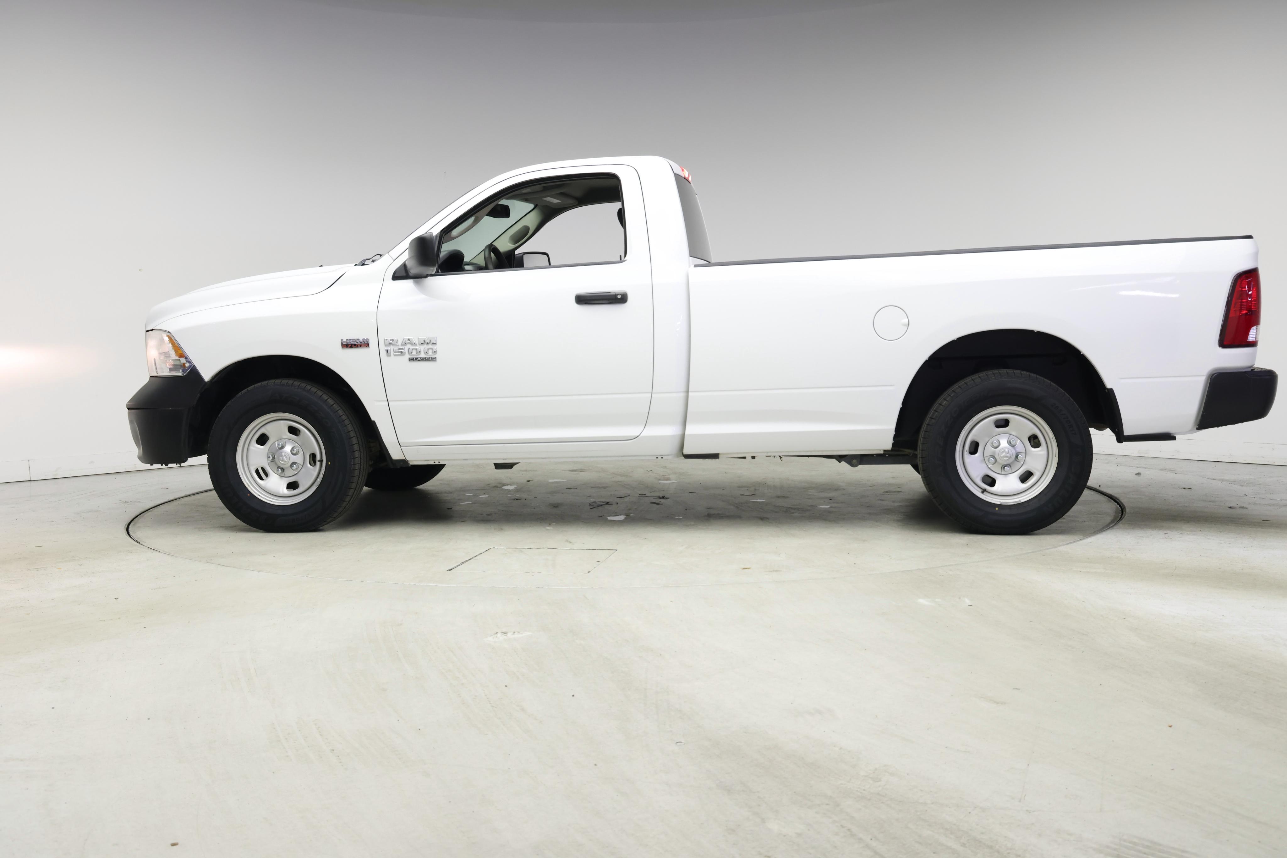 Thumbnail: 2020 RAM 1500 Classic - 3