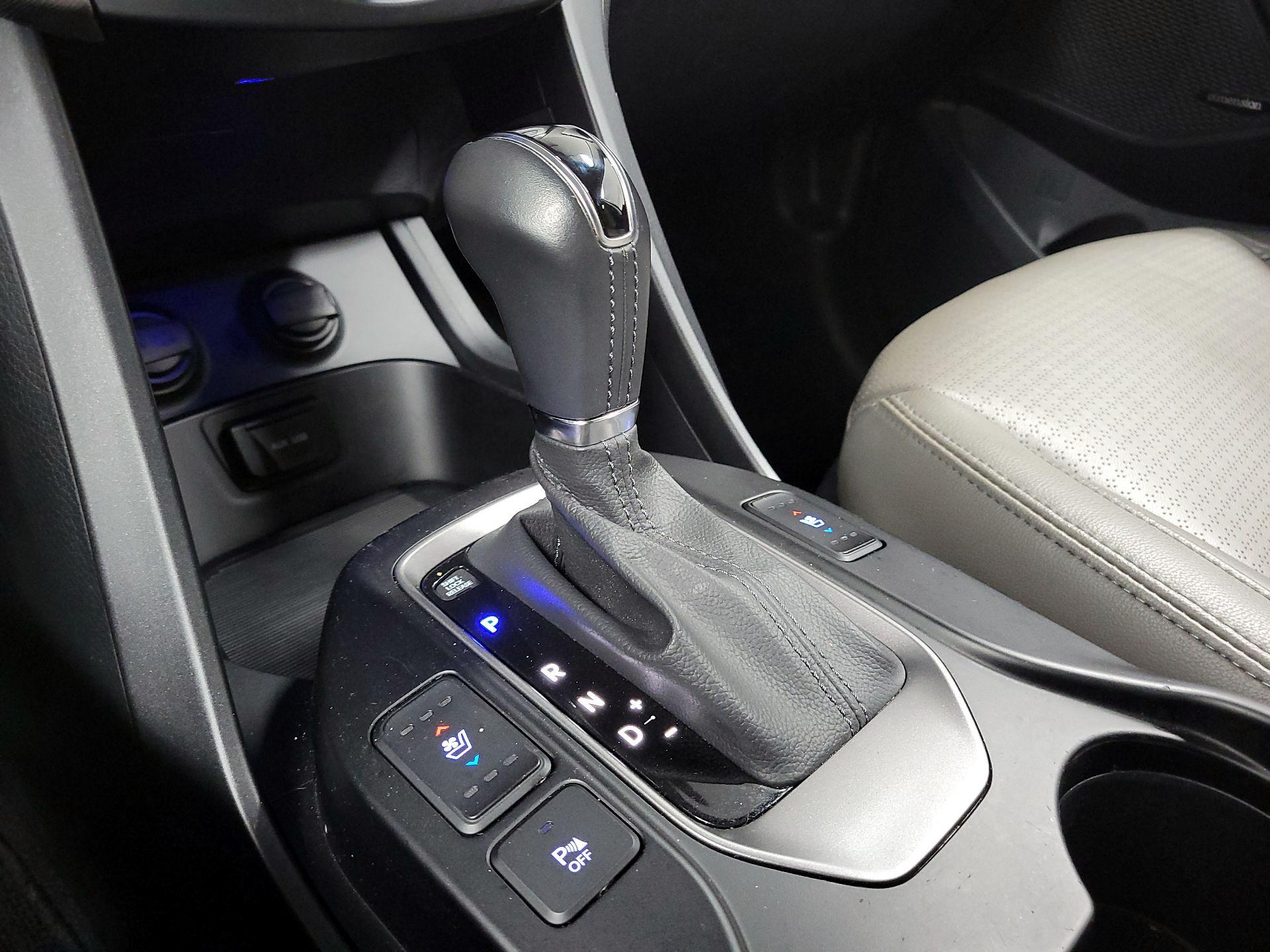 Thumbnail: 2016 Hyundai Santa Fe - 16