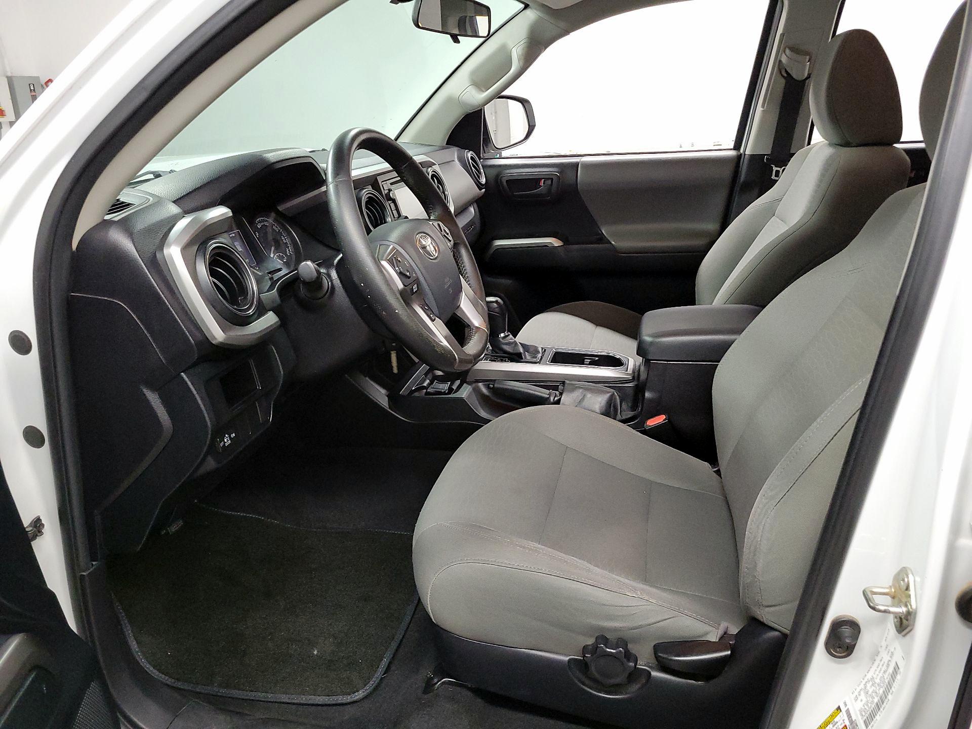 Thumbnail: 2016 Toyota Tacoma - 11