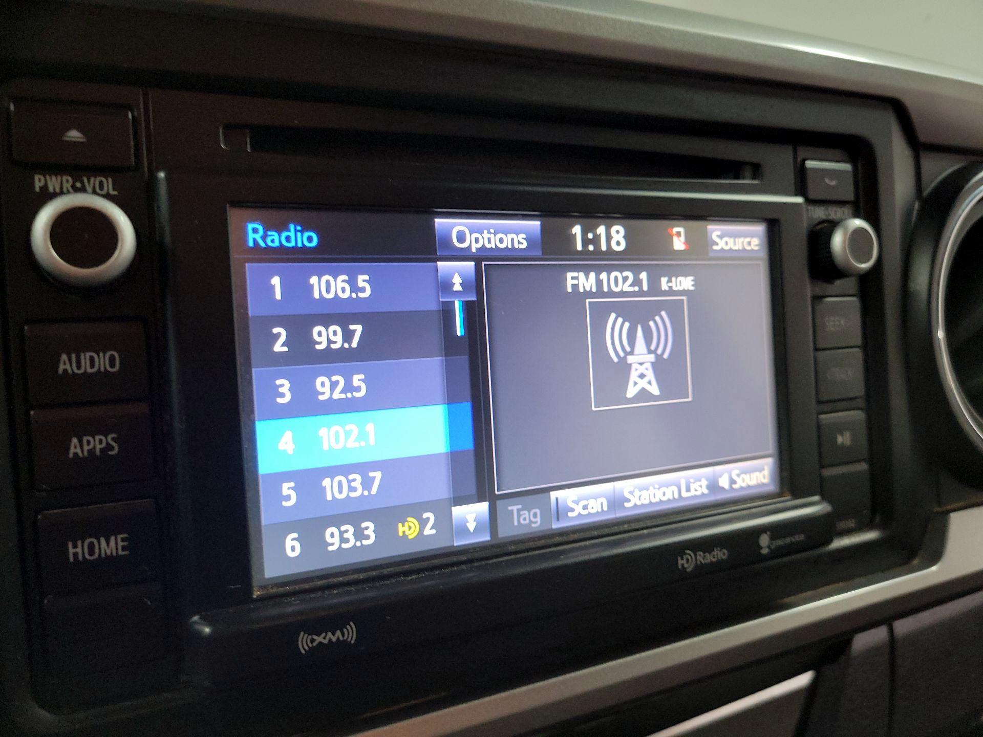 Thumbnail: 2016 Toyota Tacoma - 15