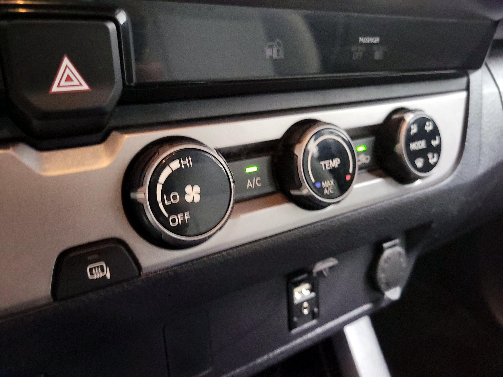 Thumbnail: 2016 Toyota Tacoma - 16