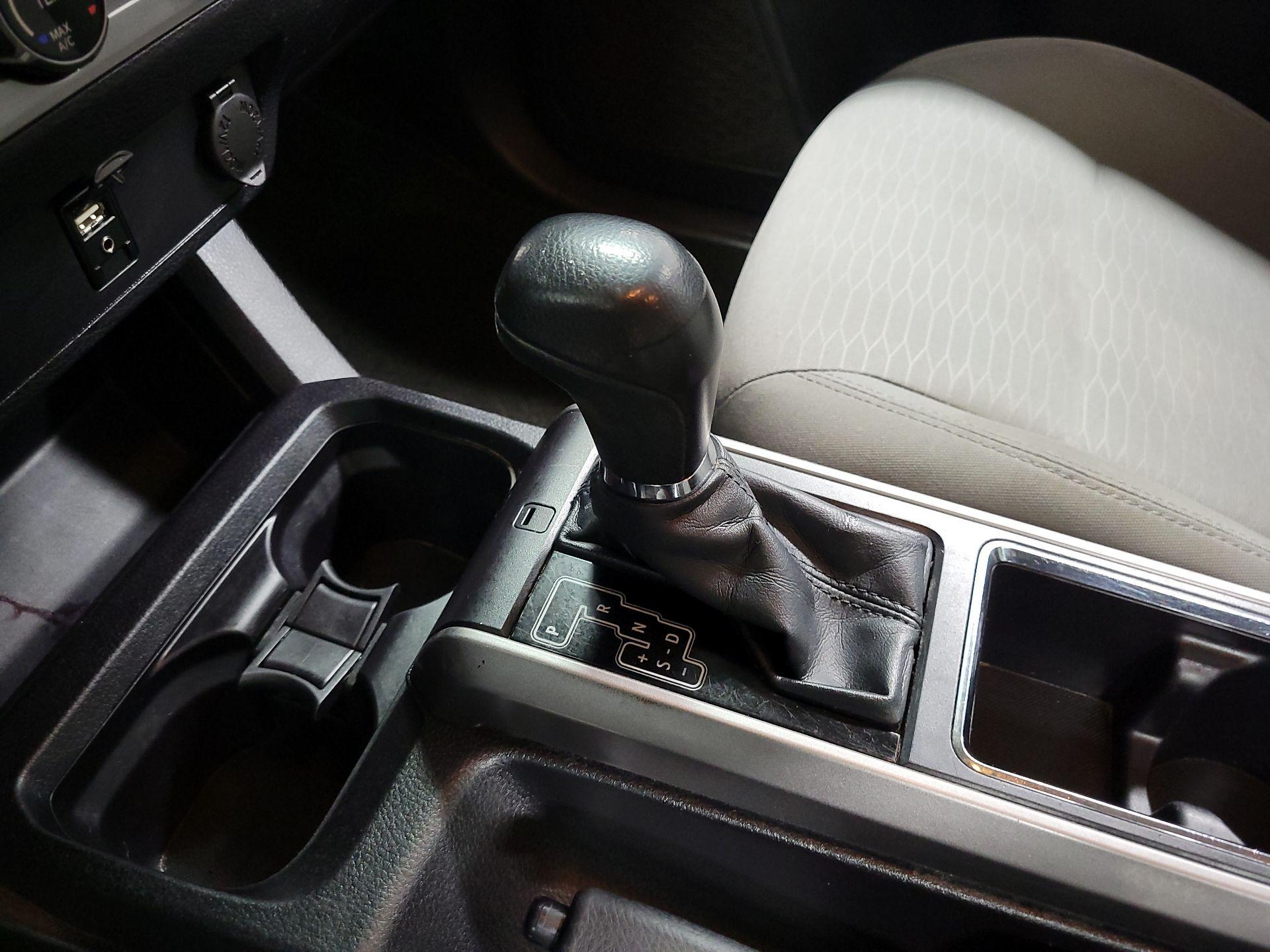 Thumbnail: 2016 Toyota Tacoma - 17