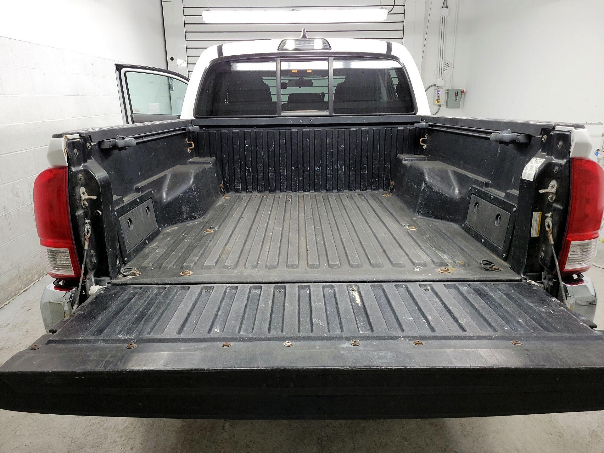 Thumbnail: 2016 Toyota Tacoma - 20