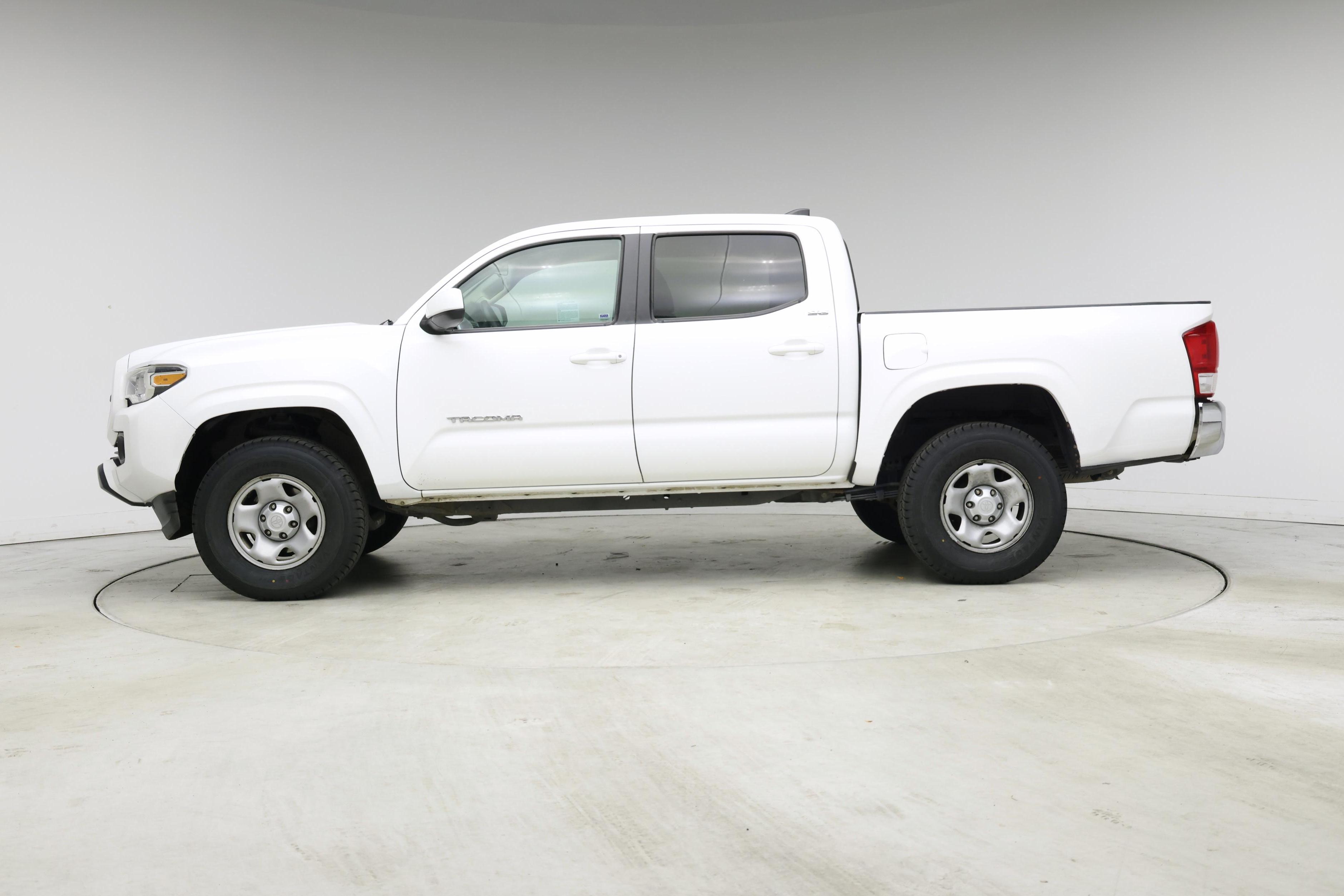 Thumbnail: 2016 Toyota Tacoma - 3