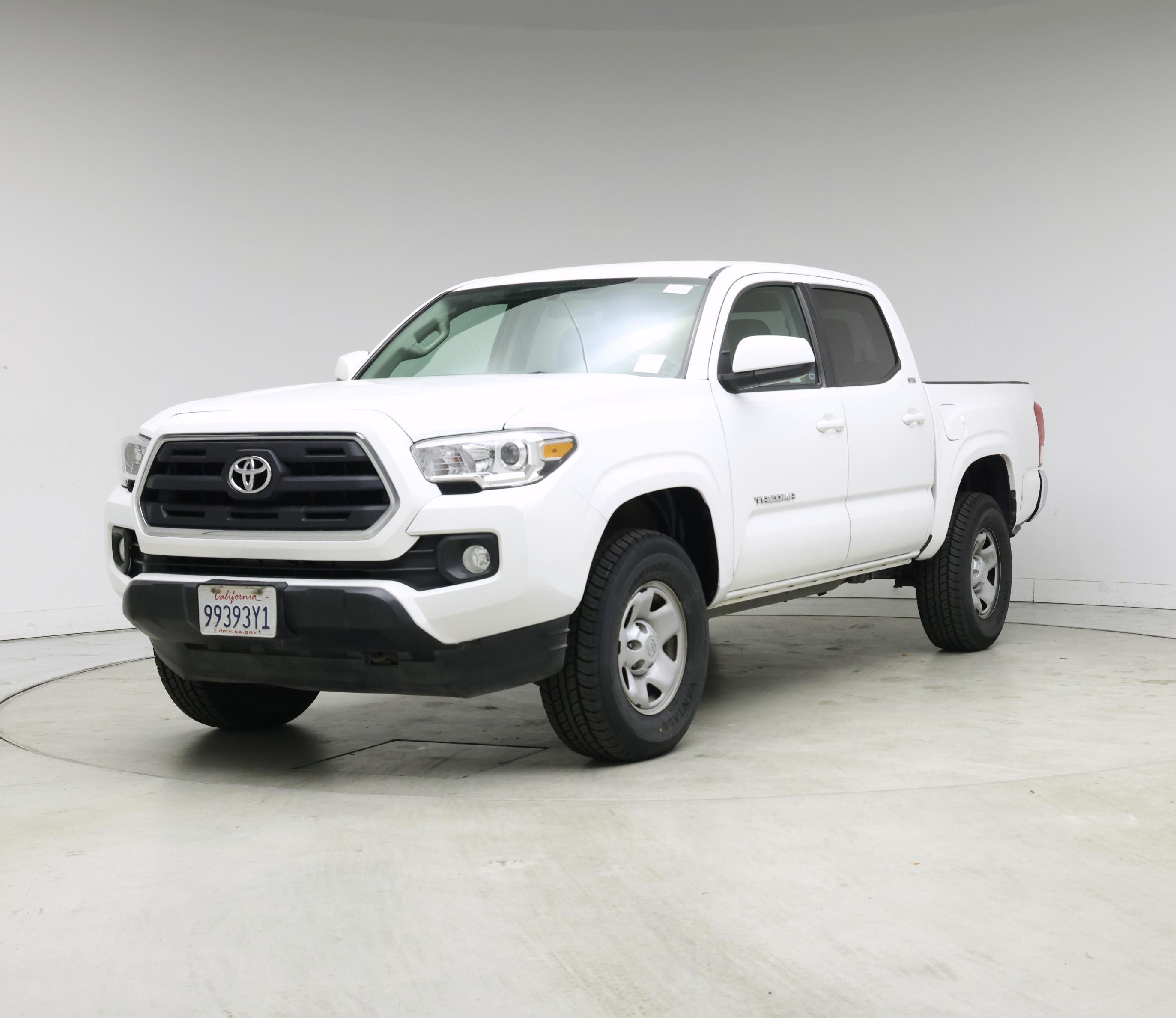 Thumbnail: 2016 Toyota Tacoma - 4